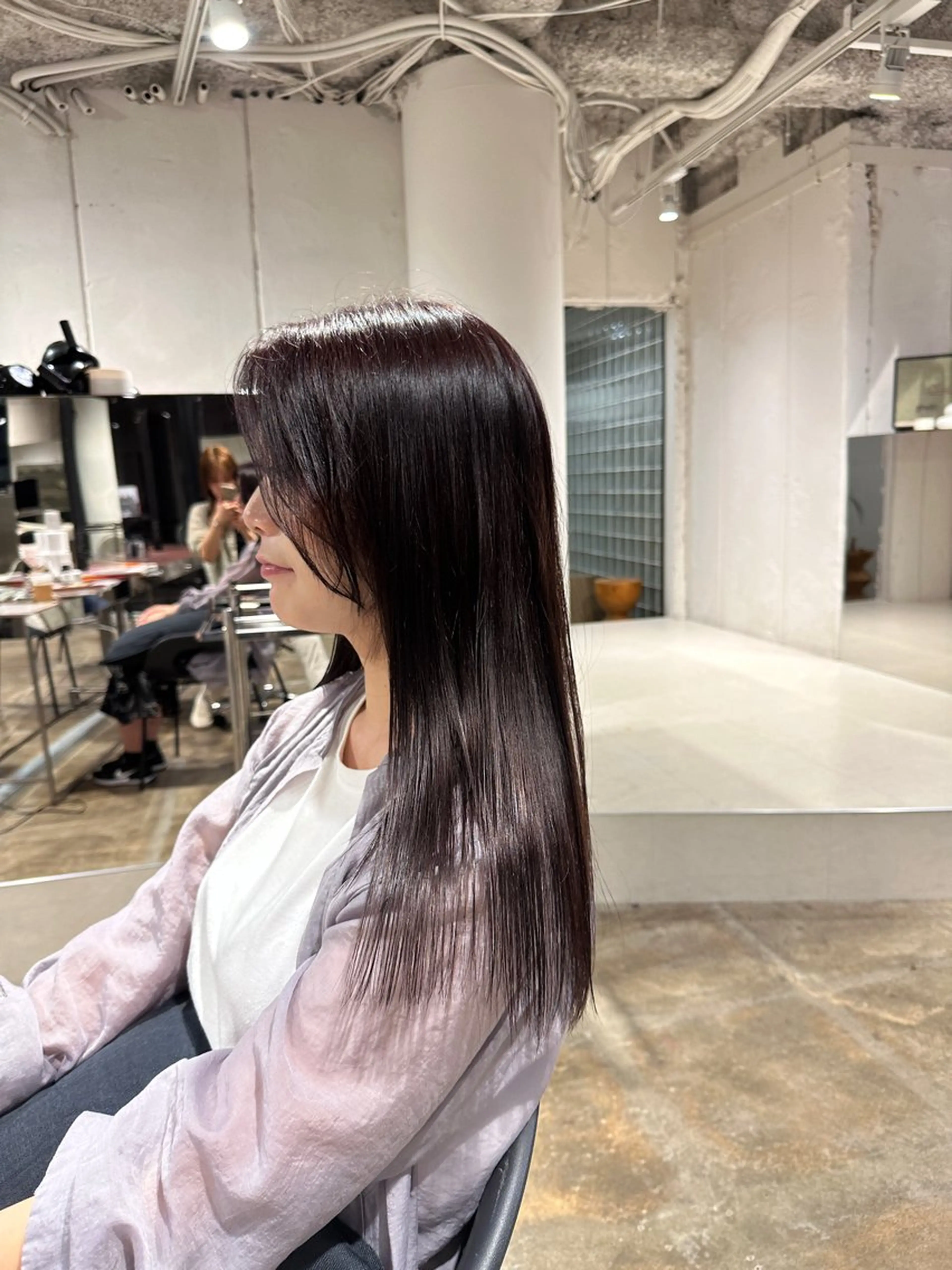 ロング カラー ラベンダーカラー 透明感カラー/顔周り レイヤー/髪質改善のヘアスタイル