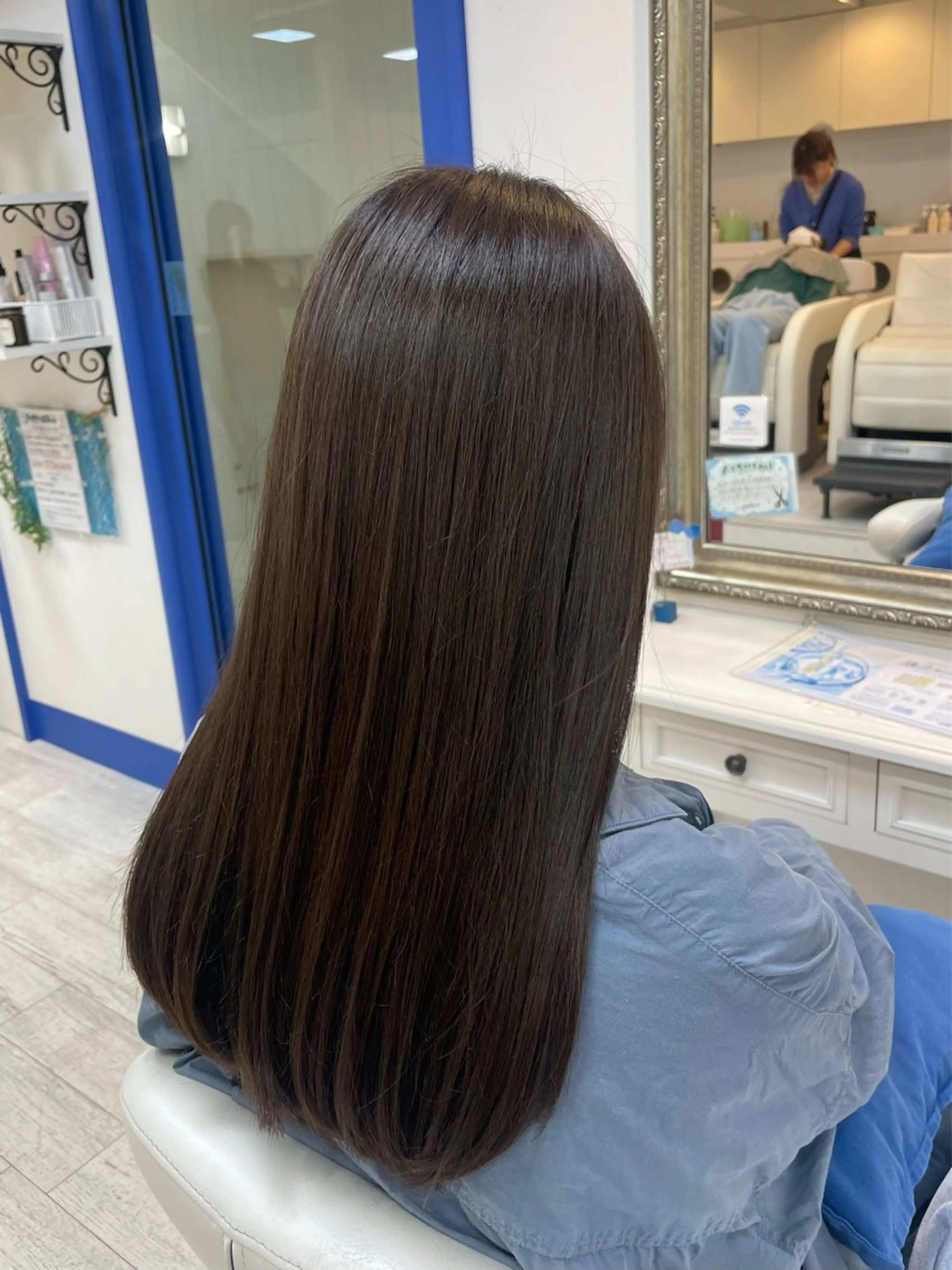 セミロング アッシュ 新籾 尚哉のヘアスタイル