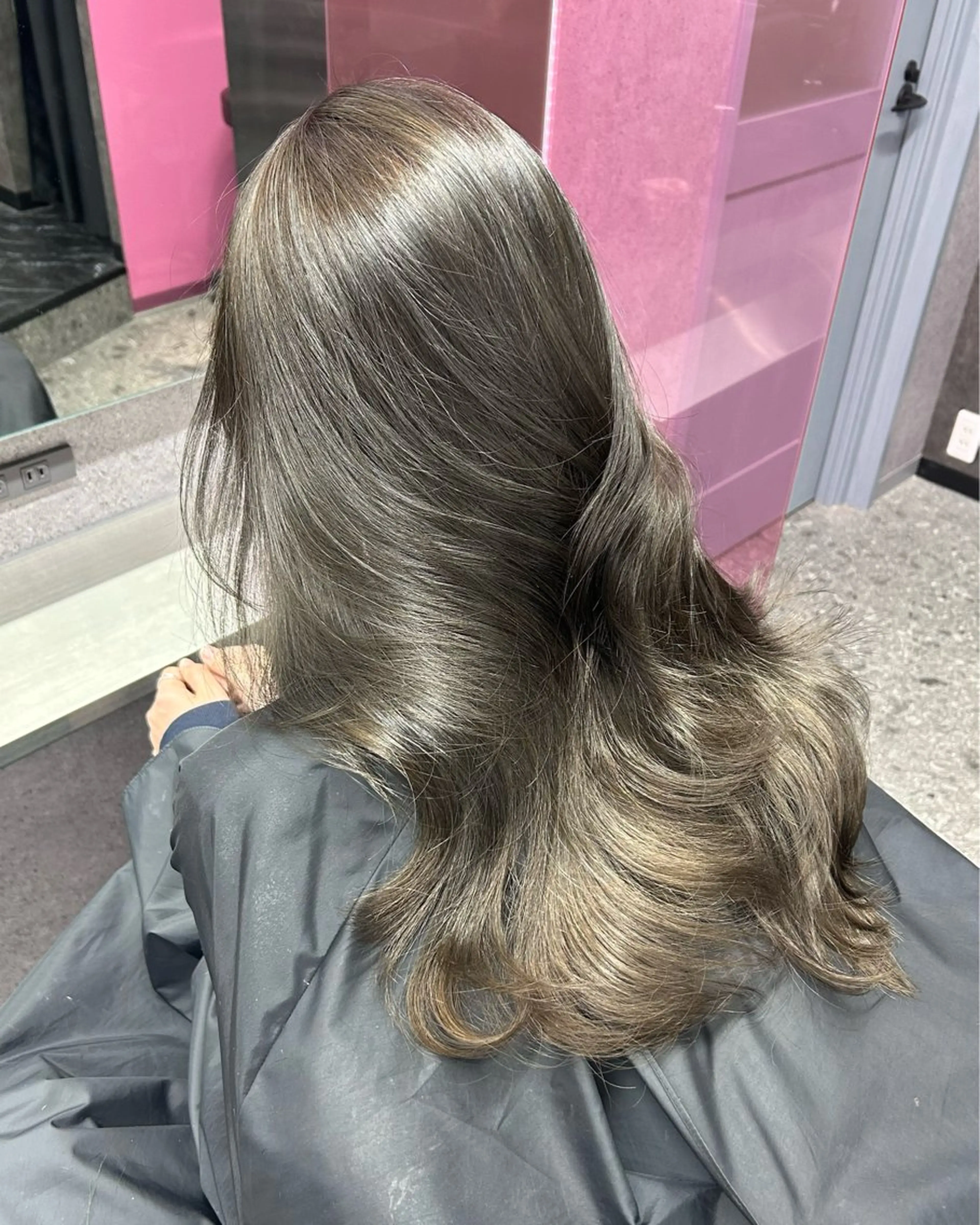 セミロング カラー ベージュカラー オリーブベージュ レイヤーカット カット ヘアカラー nanaka 🤍韓国ワンホンヘアのヘアスタイル