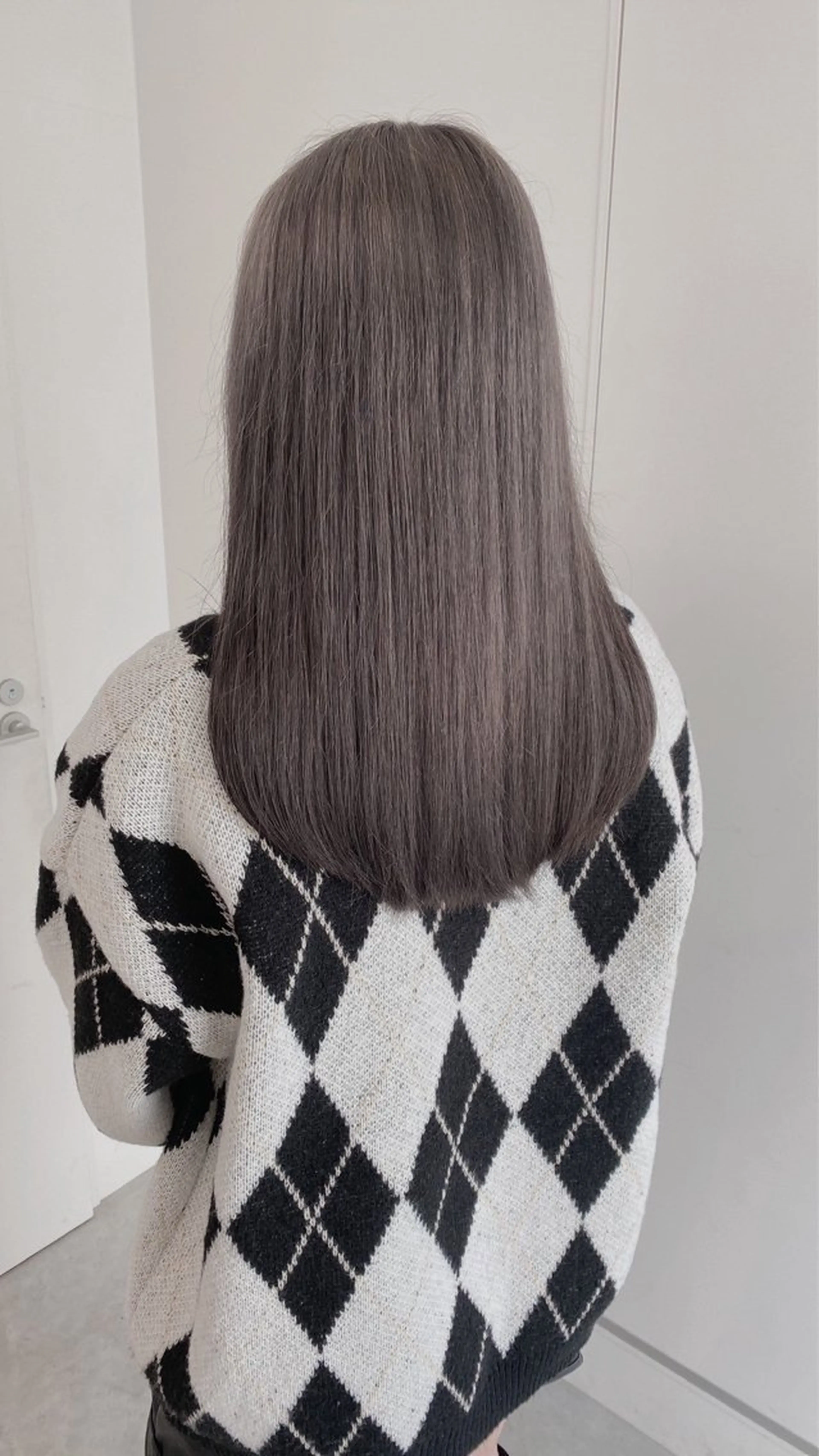 セミロング カラー ヘアカラー トリートメント ヘッドスパ ヘアセット 透明感/グレージュ/ ミルクティー/ユウトのヘアスタイル