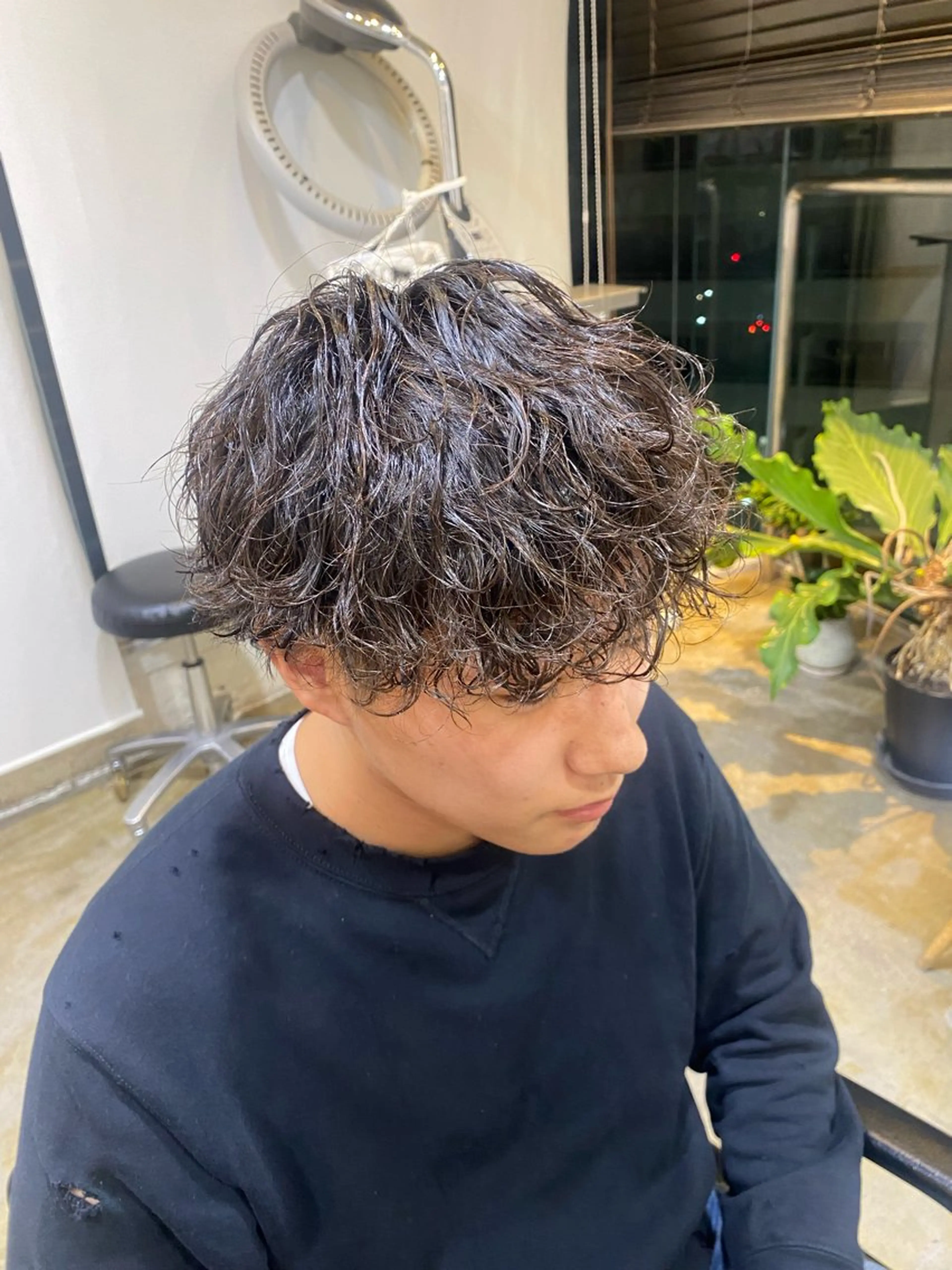 ショート パーマ メンズ メンズパーマ 波巻きパーマ カット パーマ トリートメント レイヤーボブ/ 艶カラー/サナ🌼のヘアスタイル
