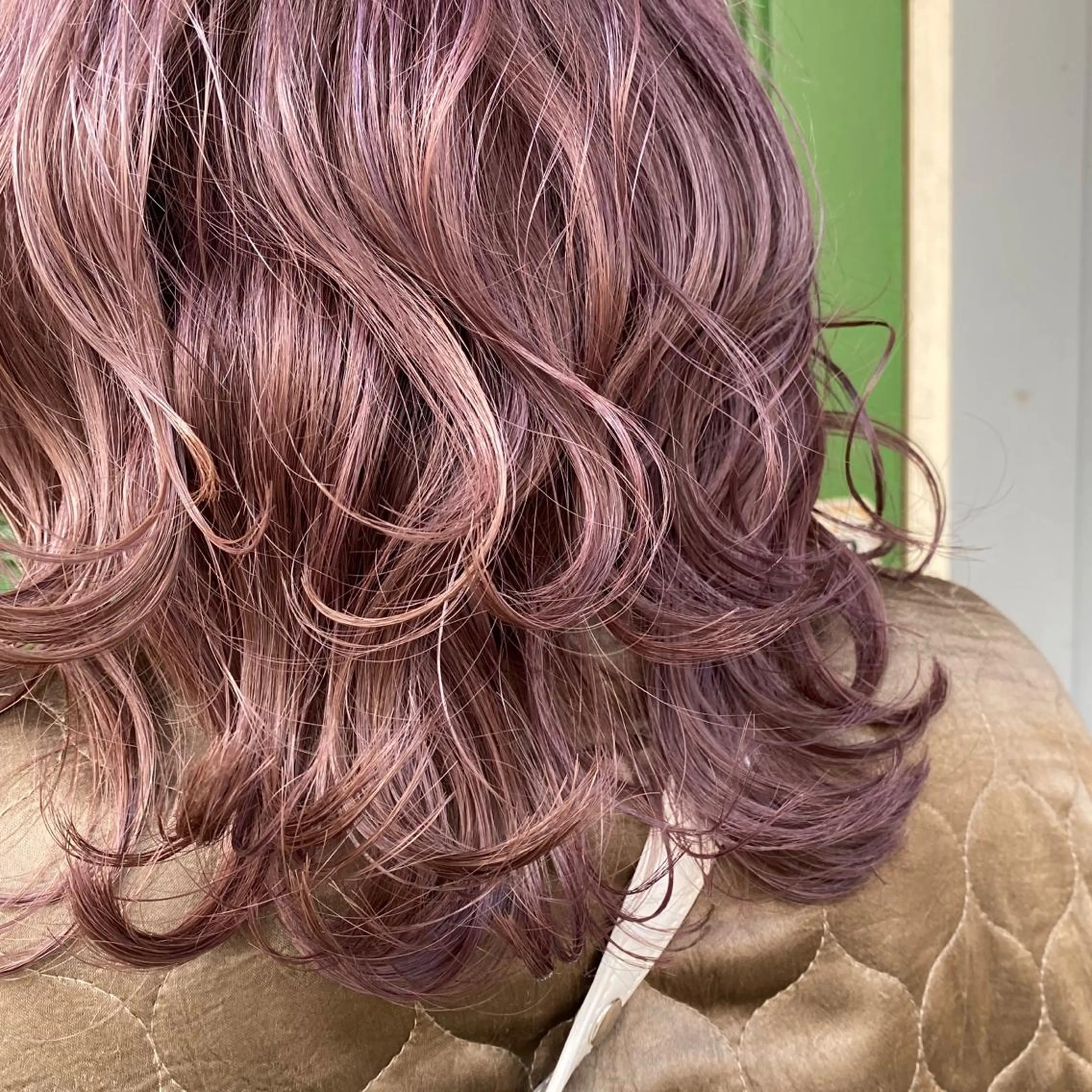 セミロング カラー ブリーチ ピンクカラー パープルカラー カット ヘアカラー トリートメント ヘッドスパ BRITS 渡辺 菜々子のヘアスタイル