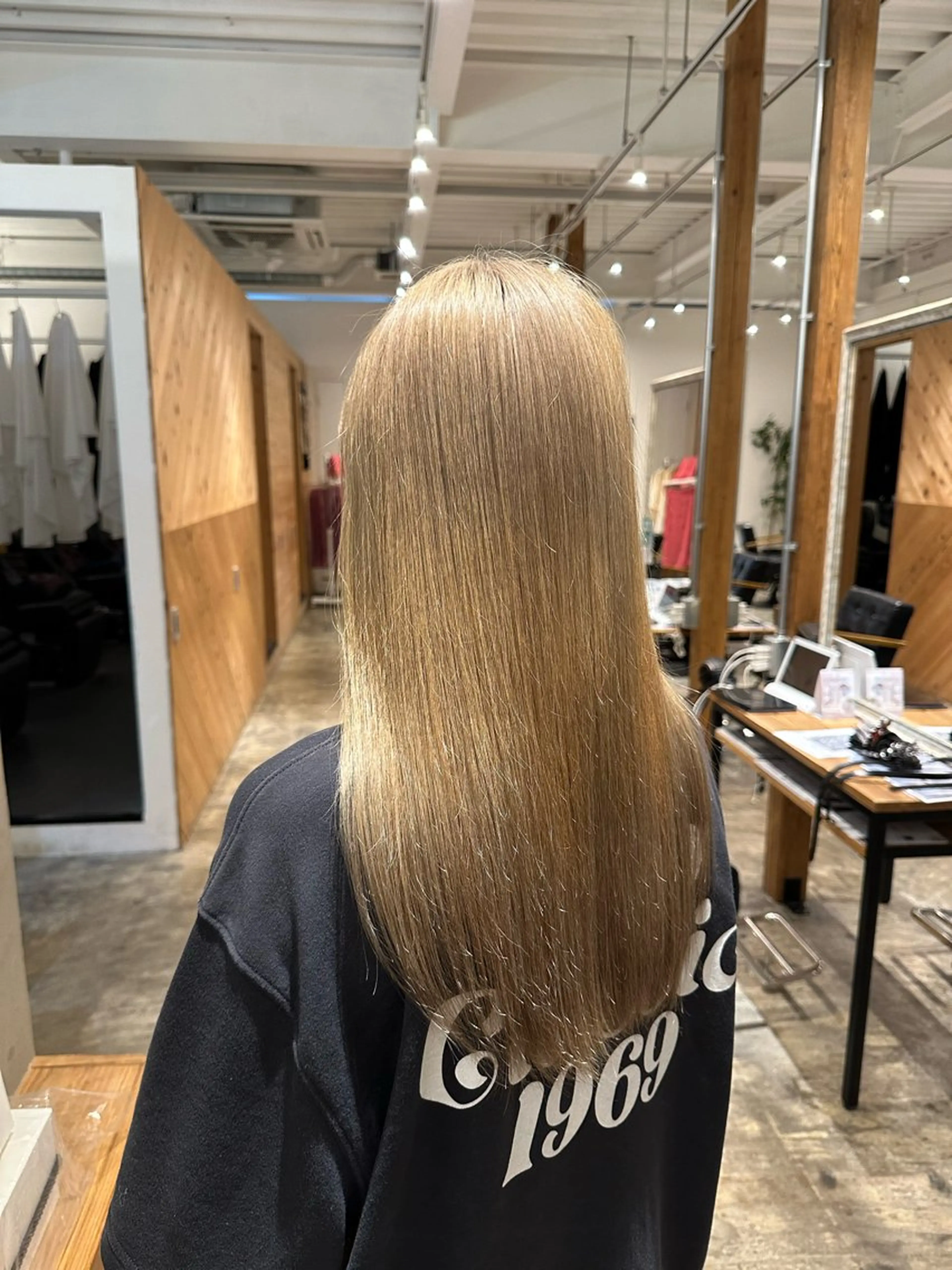 【ブリーチカラー✨️ブリーチ1回出てきるミルクティーカラー🧋】の写真