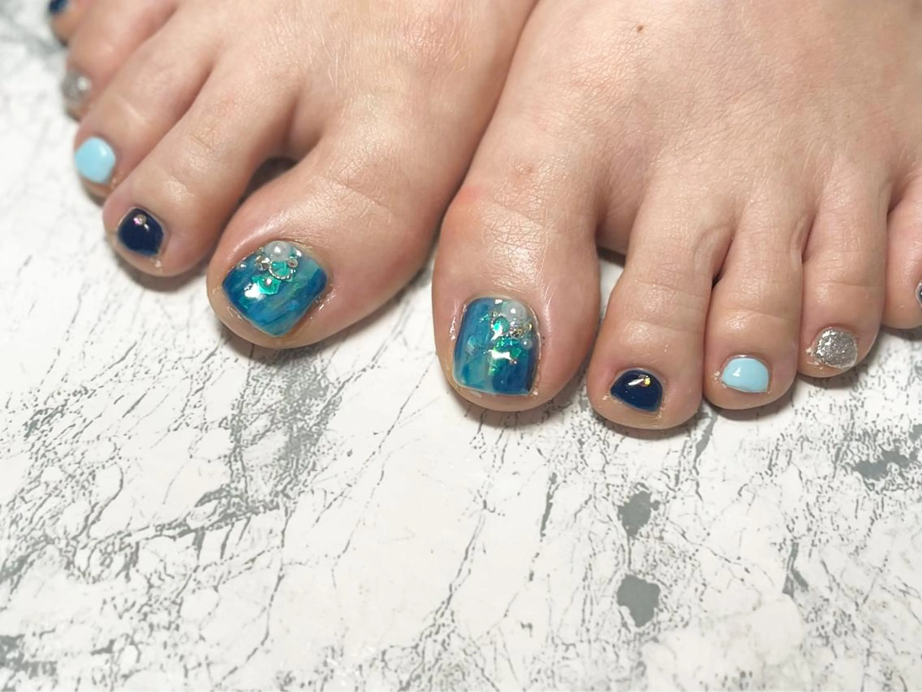 ネイル ブルー フットネイル ニュアンスネイル シンプルネイル 春ネイル フットネイル nail fufla ♡yamane♡のネイルデザイン