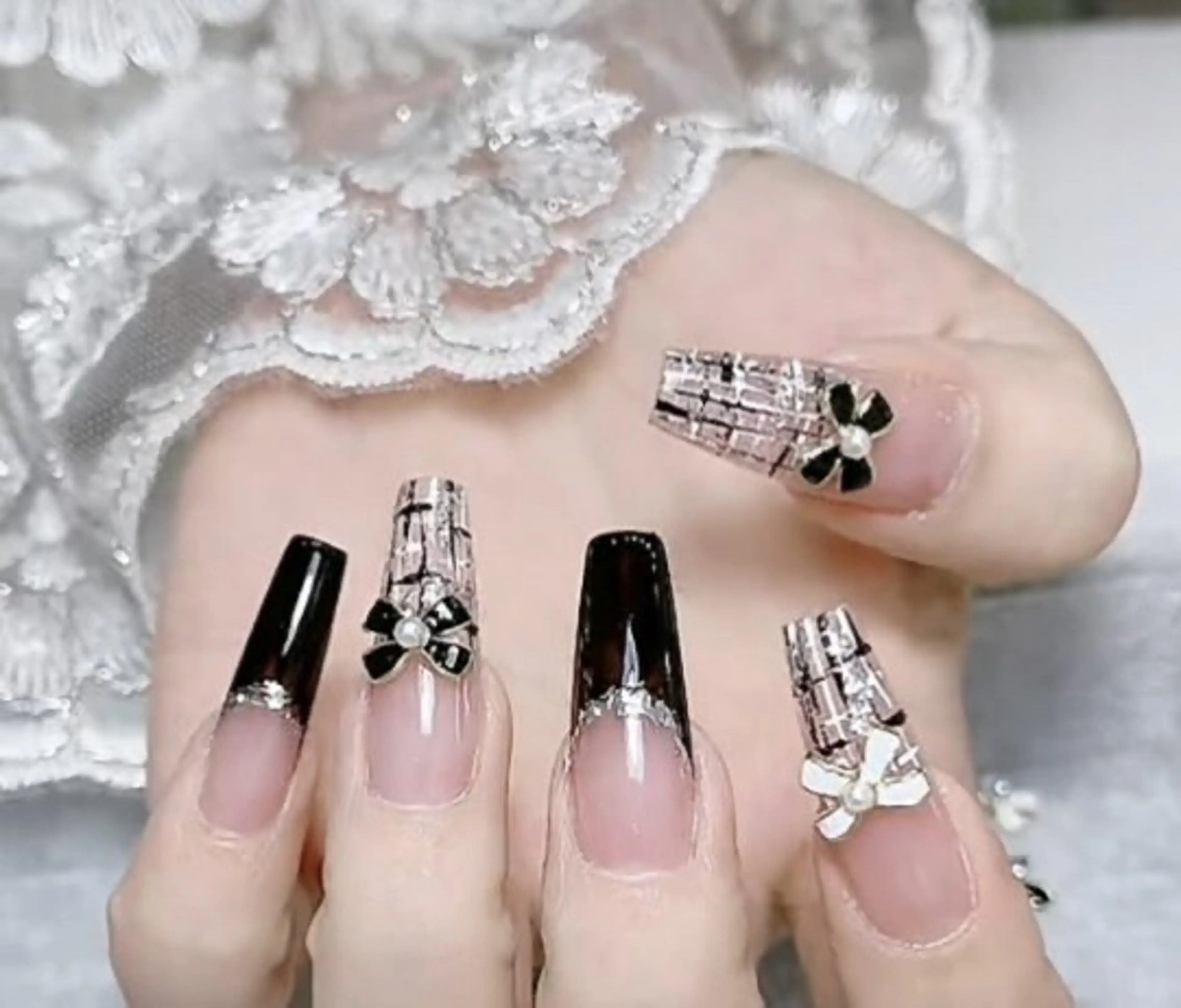 ネイル チークネイル 長さ出し ジェルネイル マグネットネイル 持ち込み ハンドネイル ハンドケア Lucky nail 小林和希のネイルデザイン