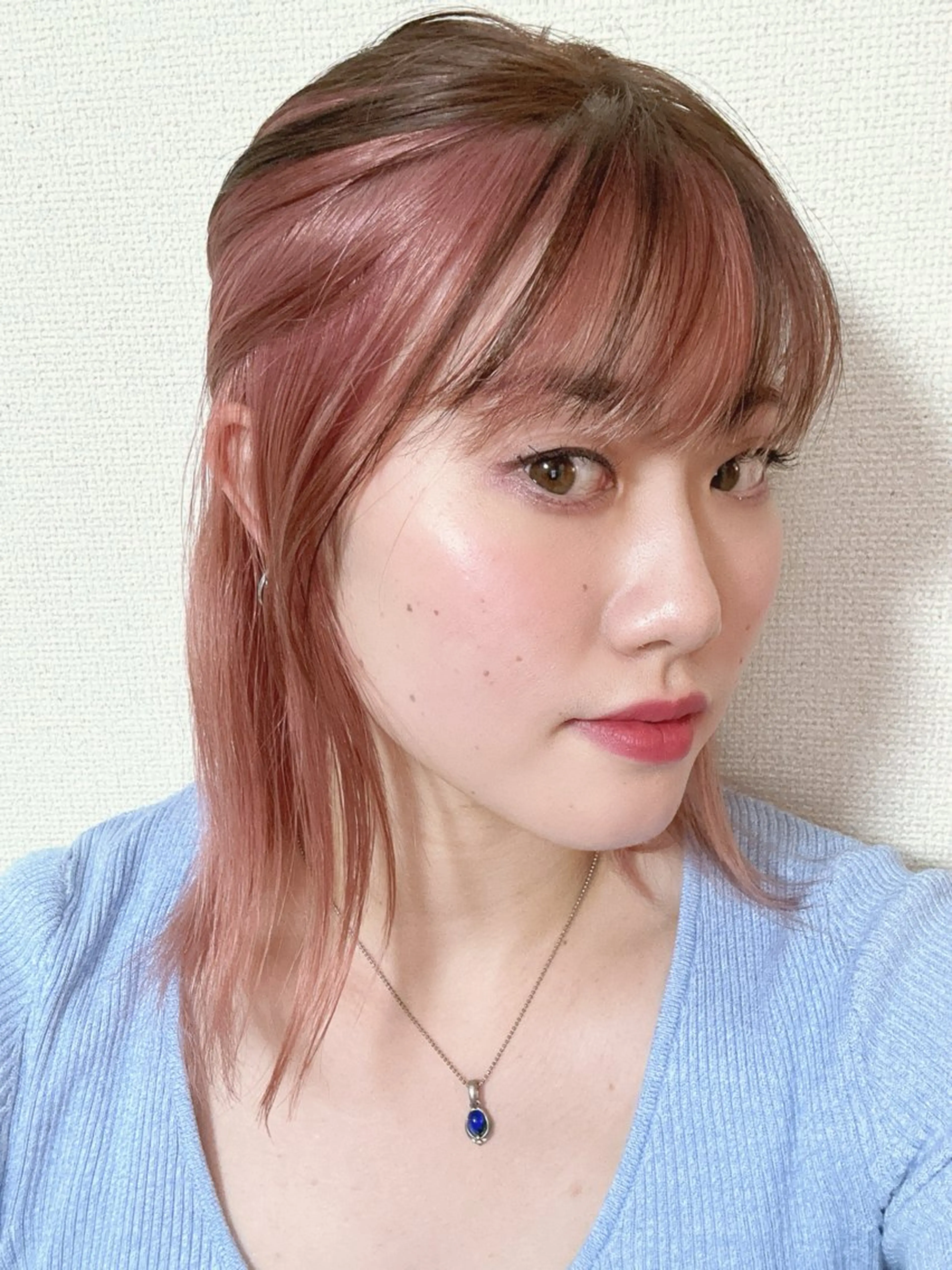 カラー ブリーチ レイヤー 艶々カラーのヘアスタイル