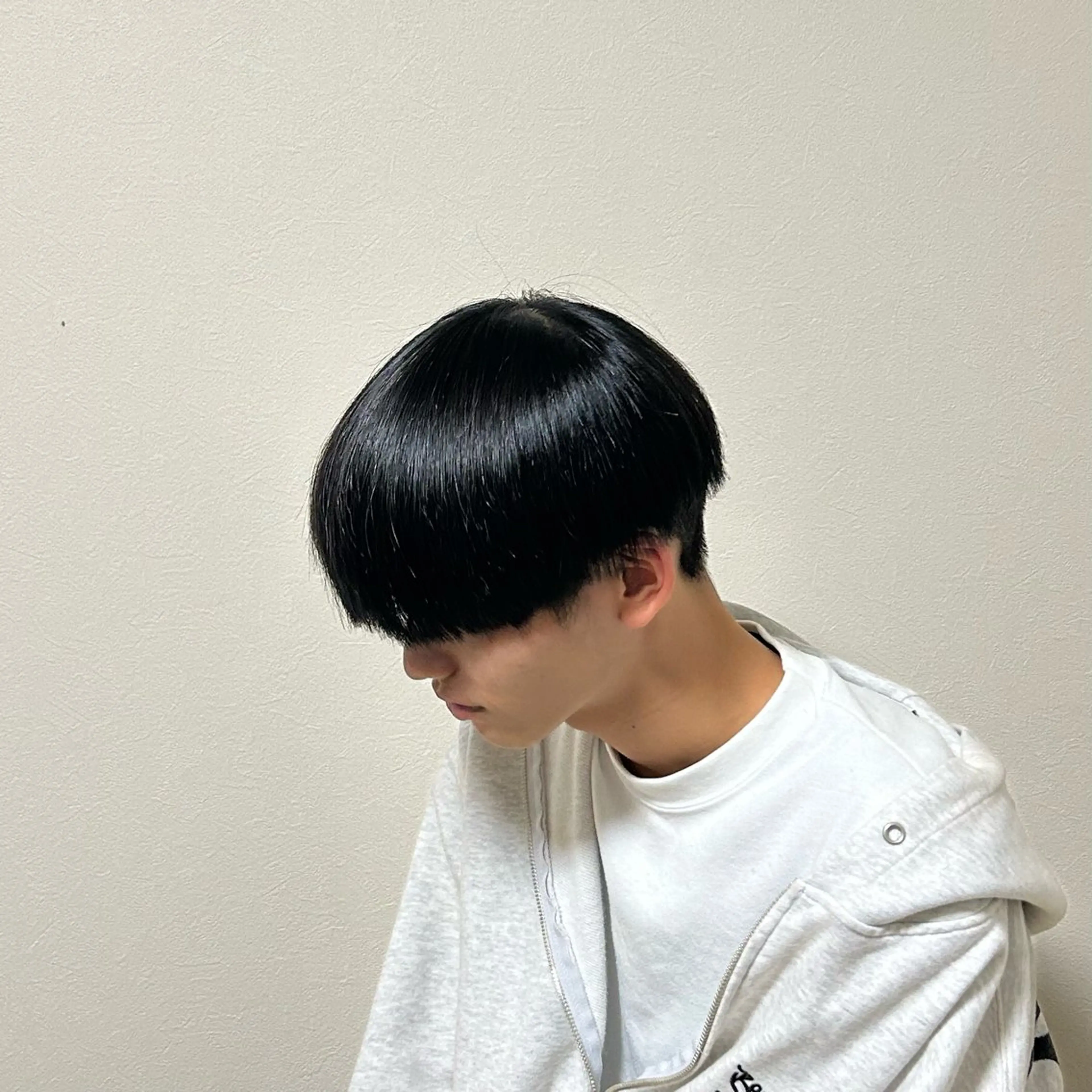 セミロング フェザー/シャドウ/ 酸性ストレートのヘアスタイル