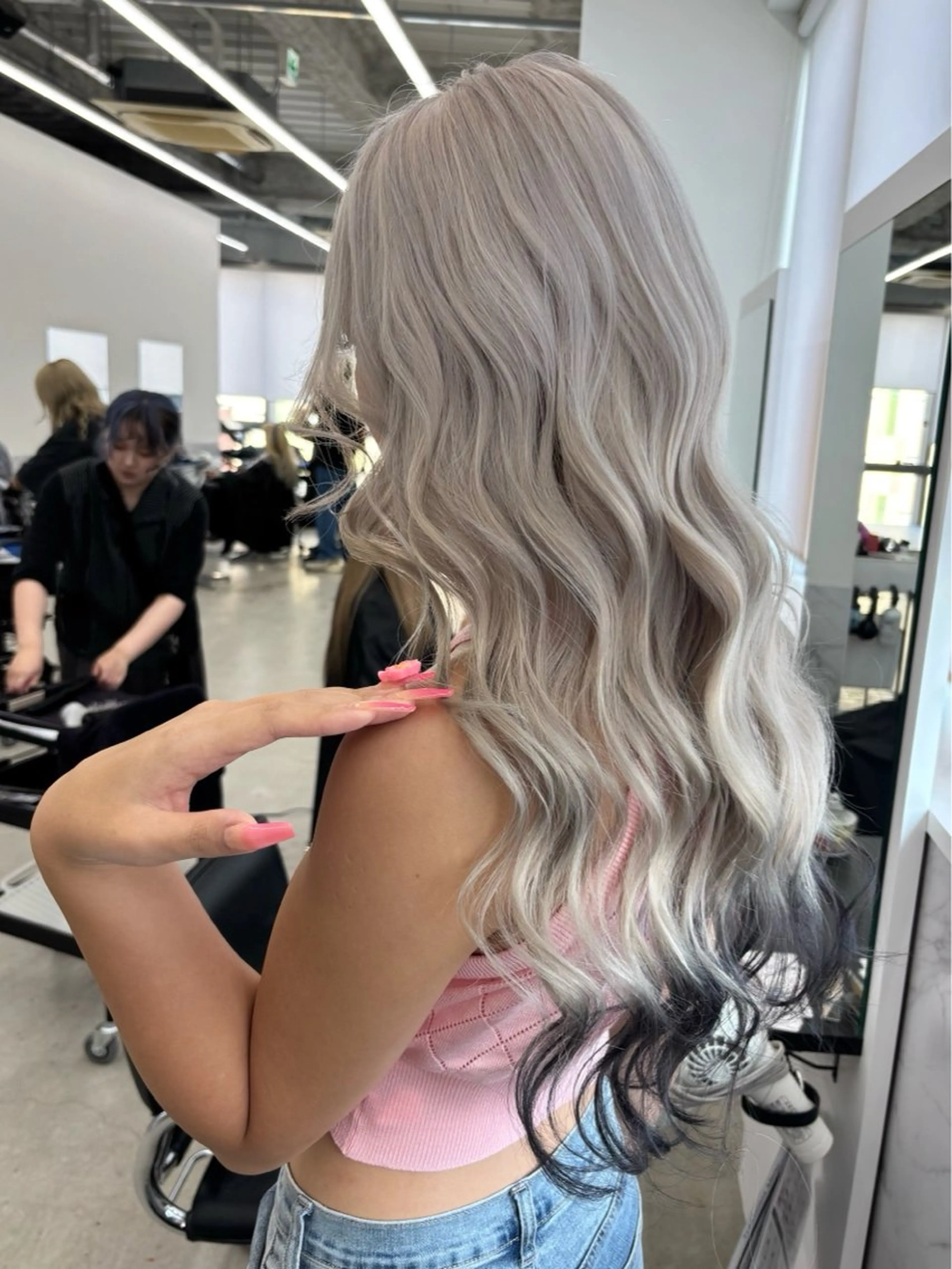 ロング ヘアカラー 大平 琶月のヘアスタイル