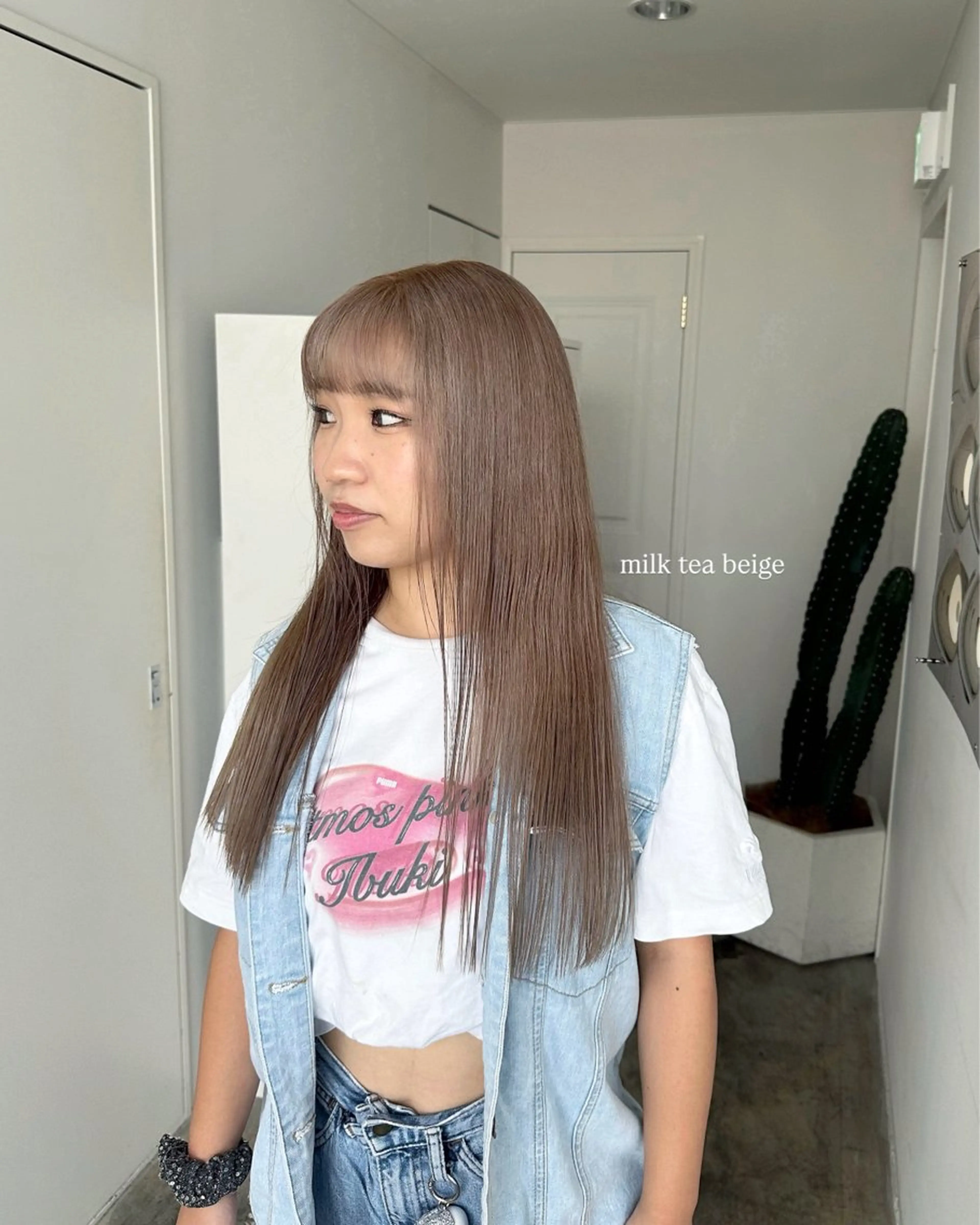 ロング カラー ベージュカラー ブリーチ ミルクティーベージュ カット ヘアカラー トリートメント 透明感カラー/顔周り レイヤー/髪質改善のヘアスタイル