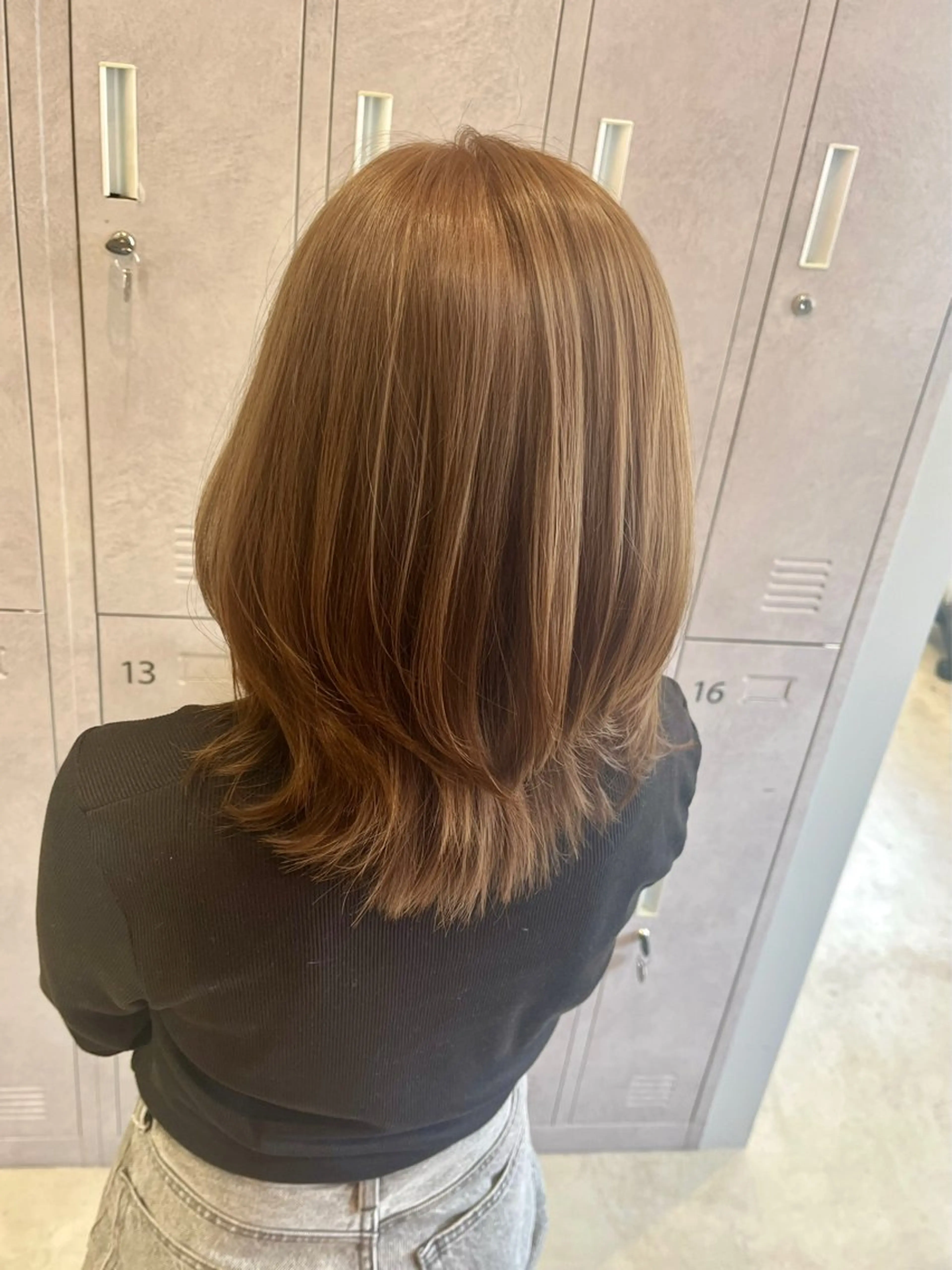 カラー アッシュ ベージュカラー ブリーチ ブリーチなしカラー ヘアカラー 福島 果音のヘアスタイル