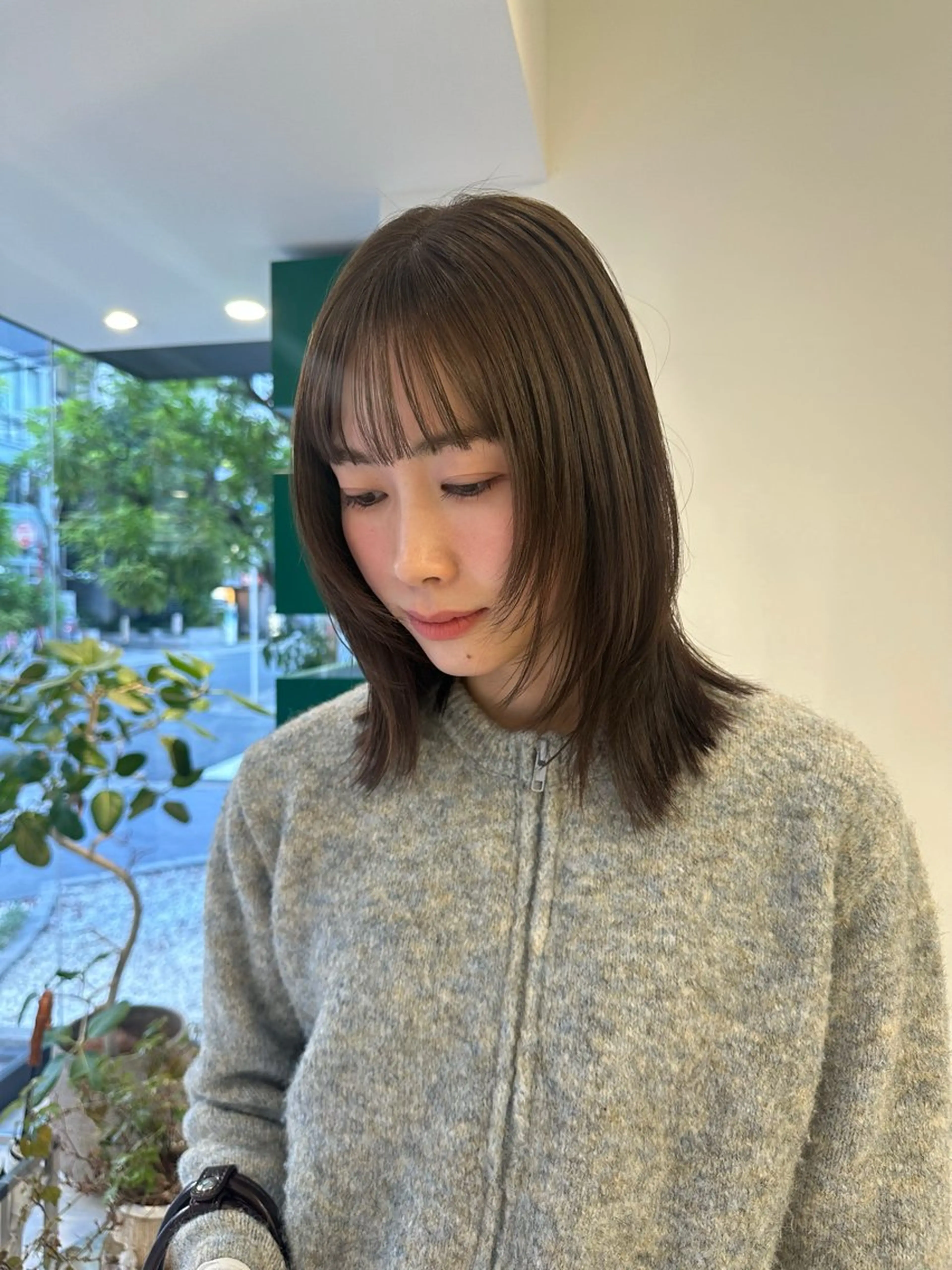 ミディアム ミディアムレイヤー 伸ばしかけ レイヤーカット カット ヘアカラー トリートメント ハイトーン/透け感 カラー🎀真香のヘアスタイル