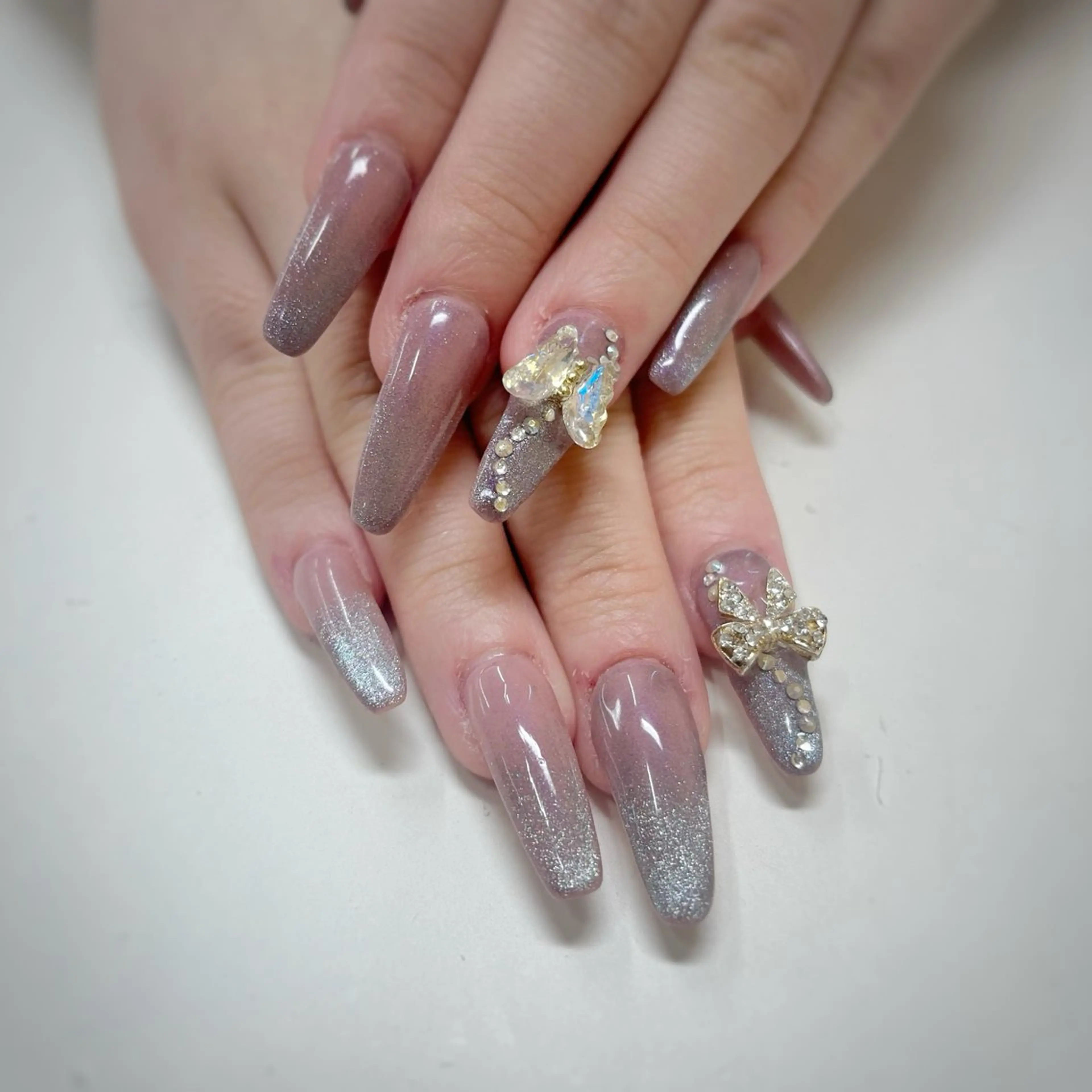 ネイル グラデーション マグネットネイル リボン ストーンネイル ハンドネイル Pilina 長岡のマツエク・マツパデザイン