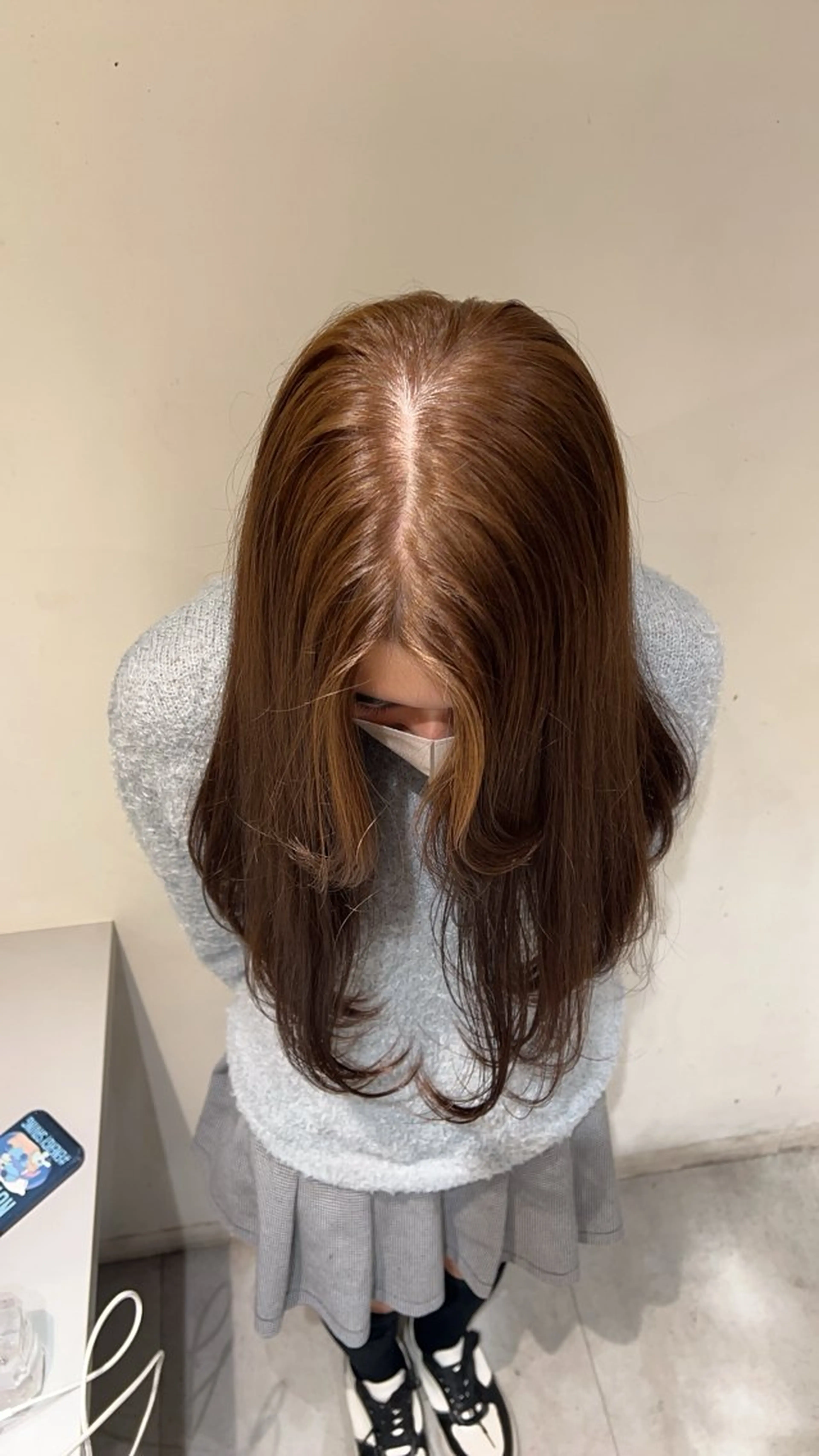 セミロング カラー ブリーチ 透明感カラー ブリーチなしカラー オレンジ ayaka🫧 梅田ダブルカラーのヘアスタイル