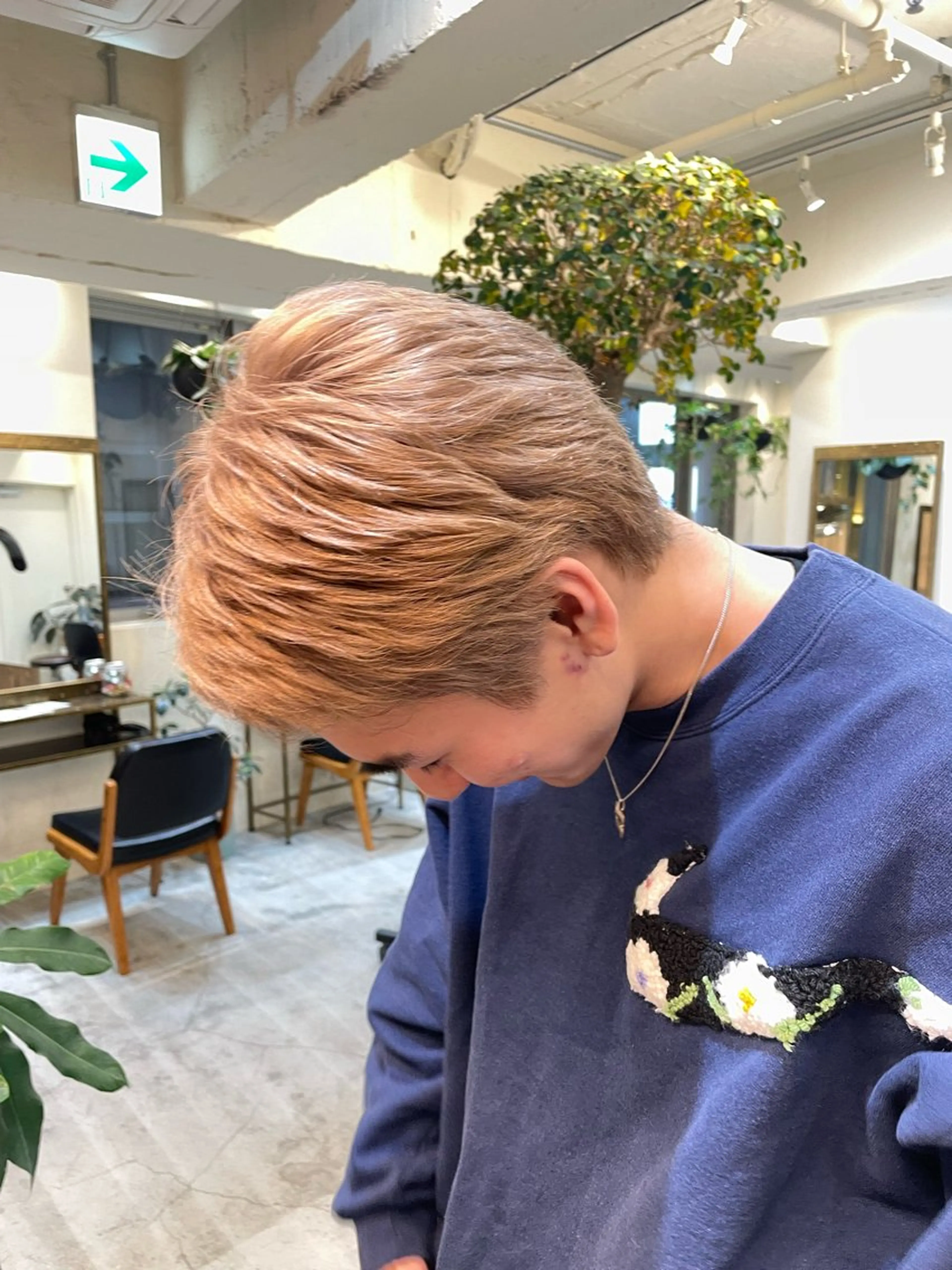 セミロング カラー メンズ momoka 💛ショートカットのヘアスタイル