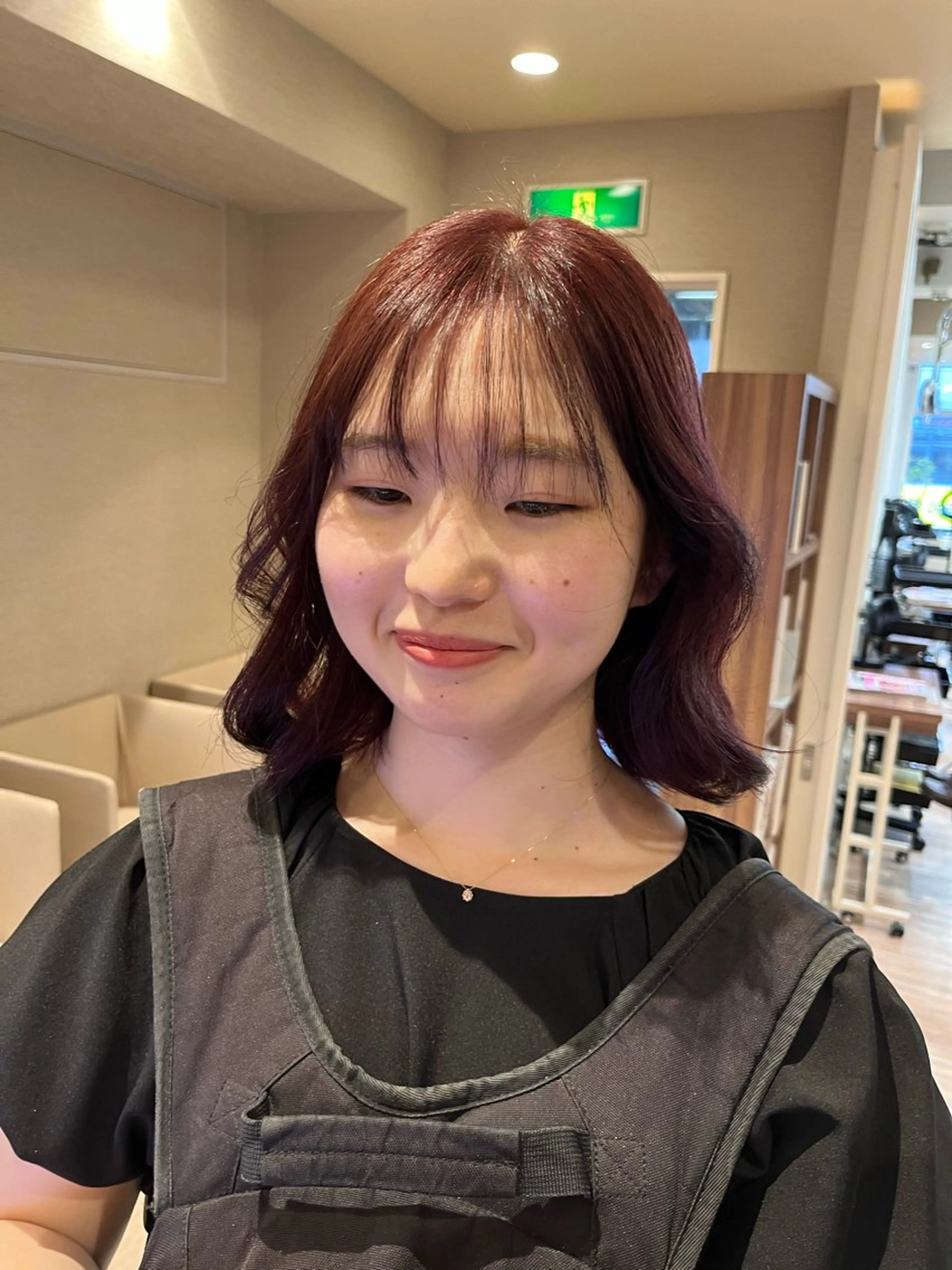 ミディアム カラー ブリーチ ボルドーカラー dogstar小林諒 パーマ/レイヤーのヘアスタイル