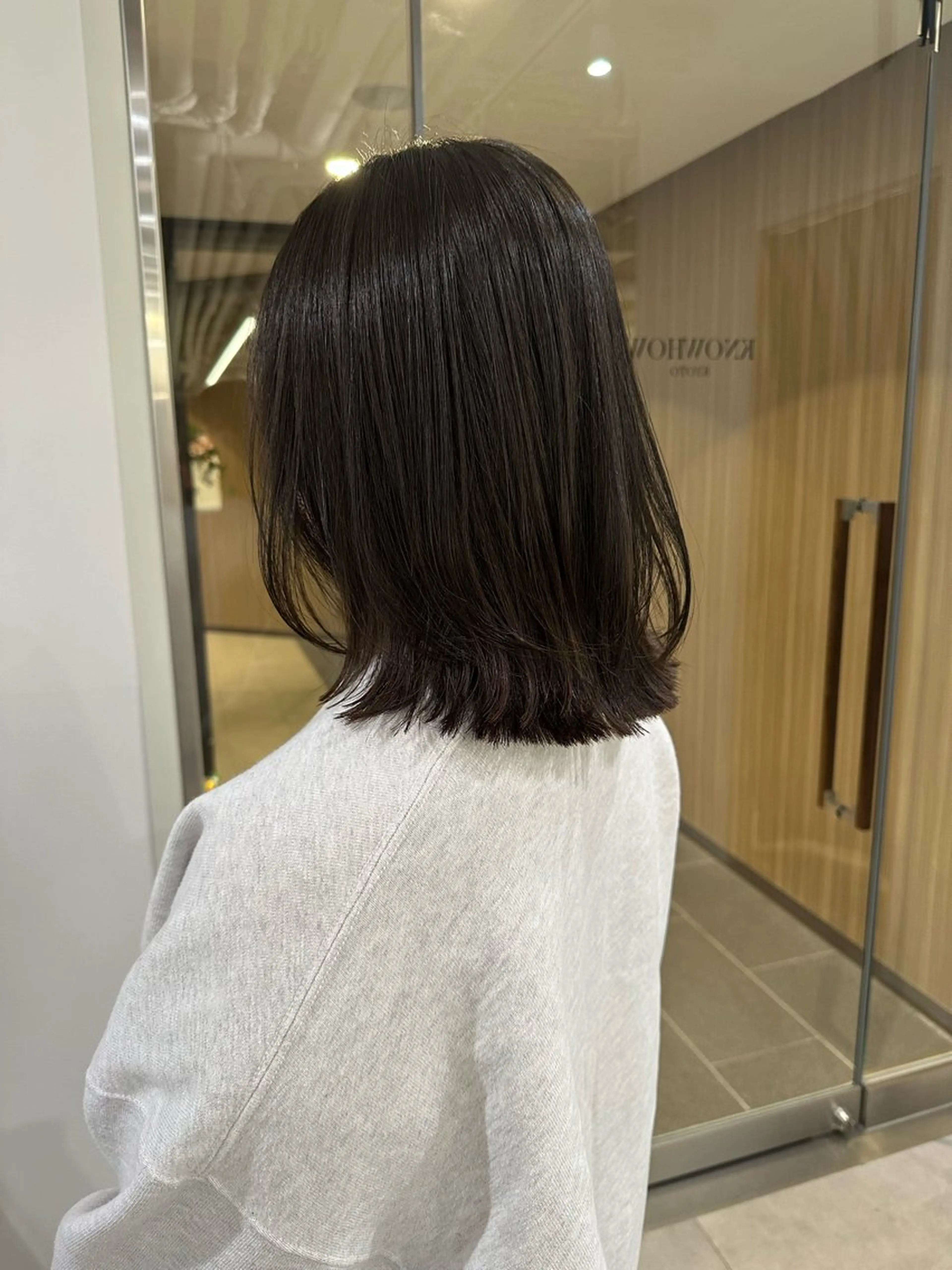 ミディアム レイヤーカット カット ヘアカラー アンニュイヘア/ 顔周りカット/眞弓萌のヘアスタイル