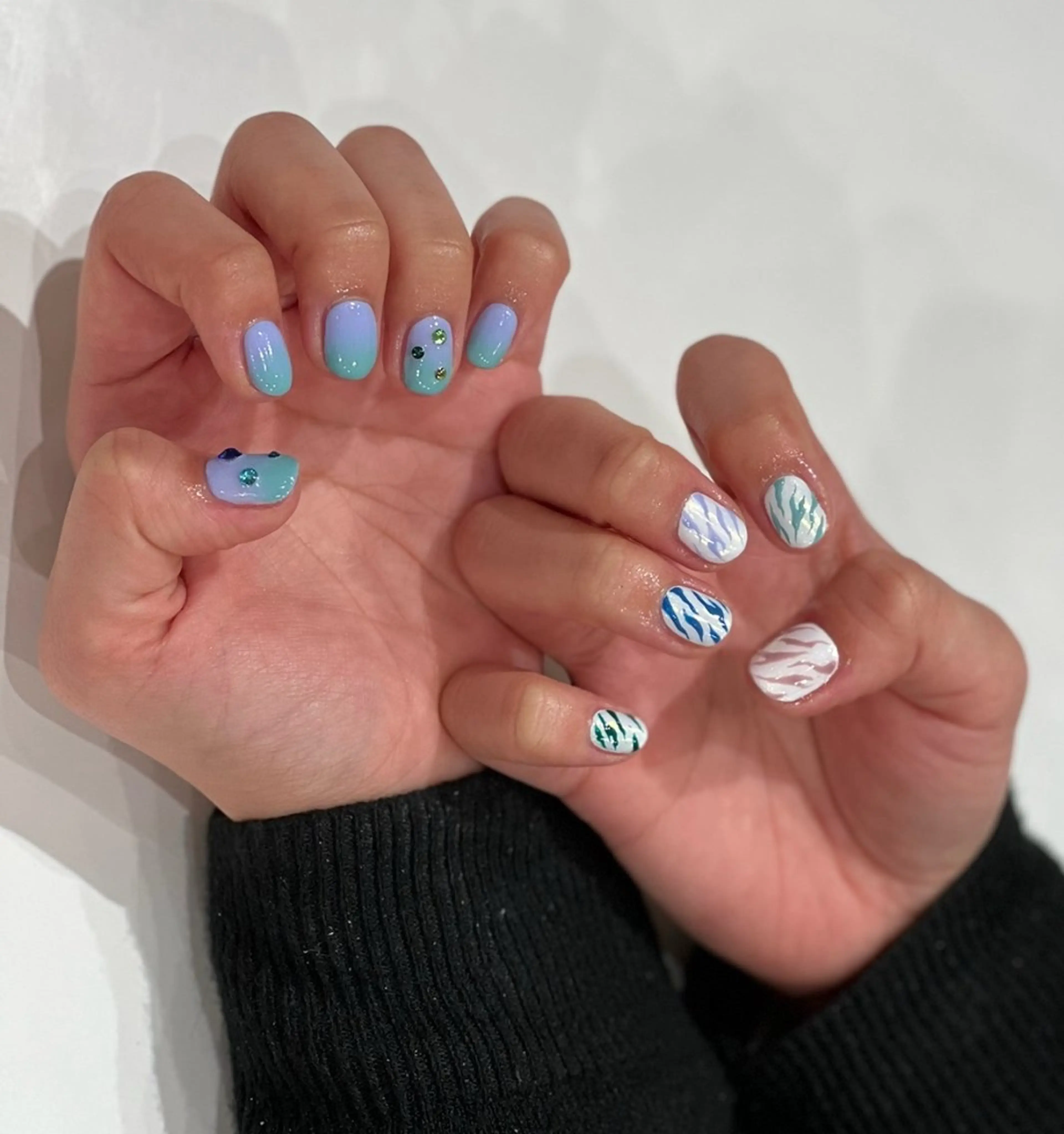 ネイル ハンドネイル 🌏AURORA | RiRi🪐のネイルデザイン