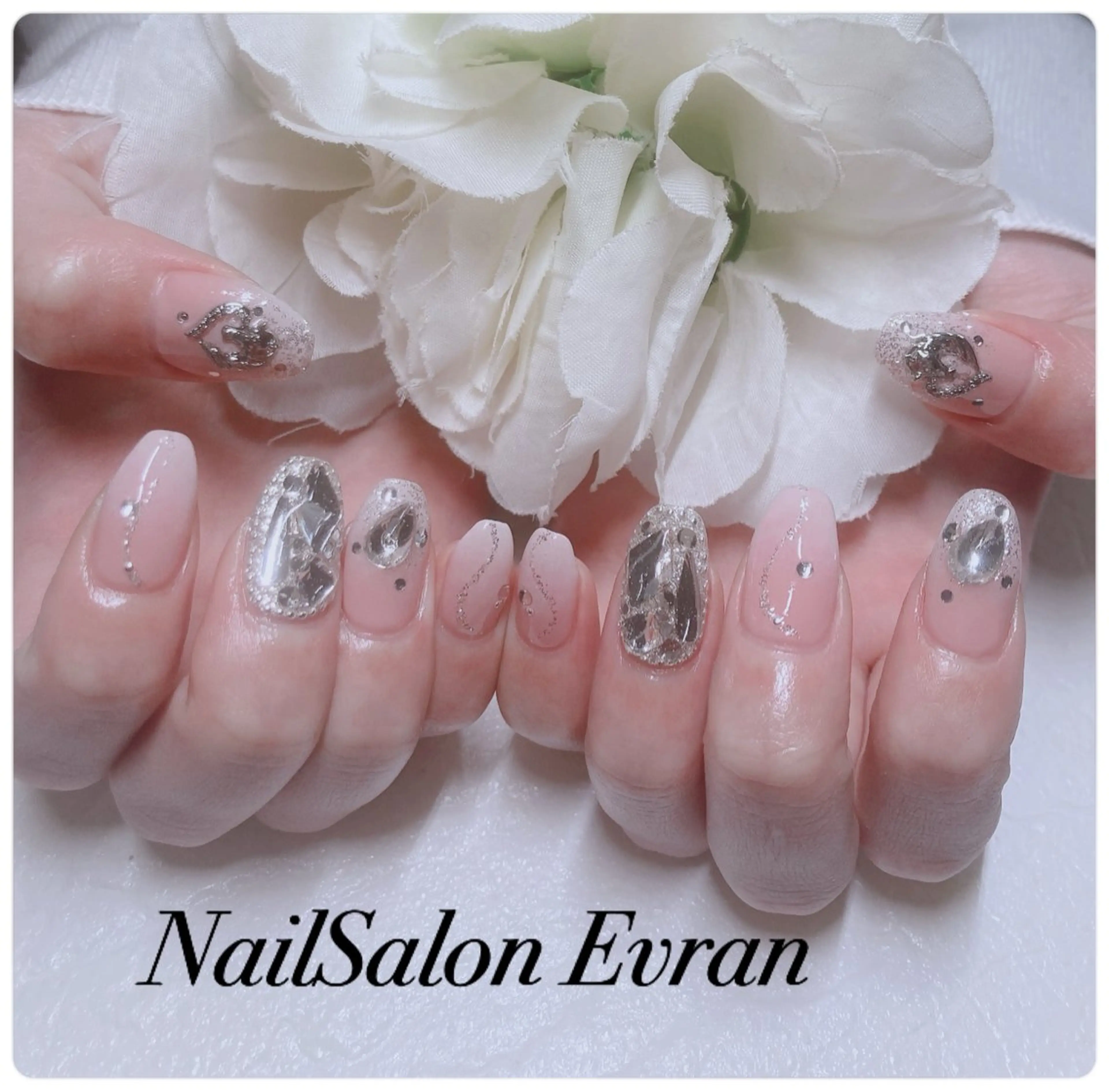 ネイル アートネイル フレンチネイル マグネットネイル 持ち込み ニュアンスネイル ハンドネイル Nail salon Evranのネイルデザイン