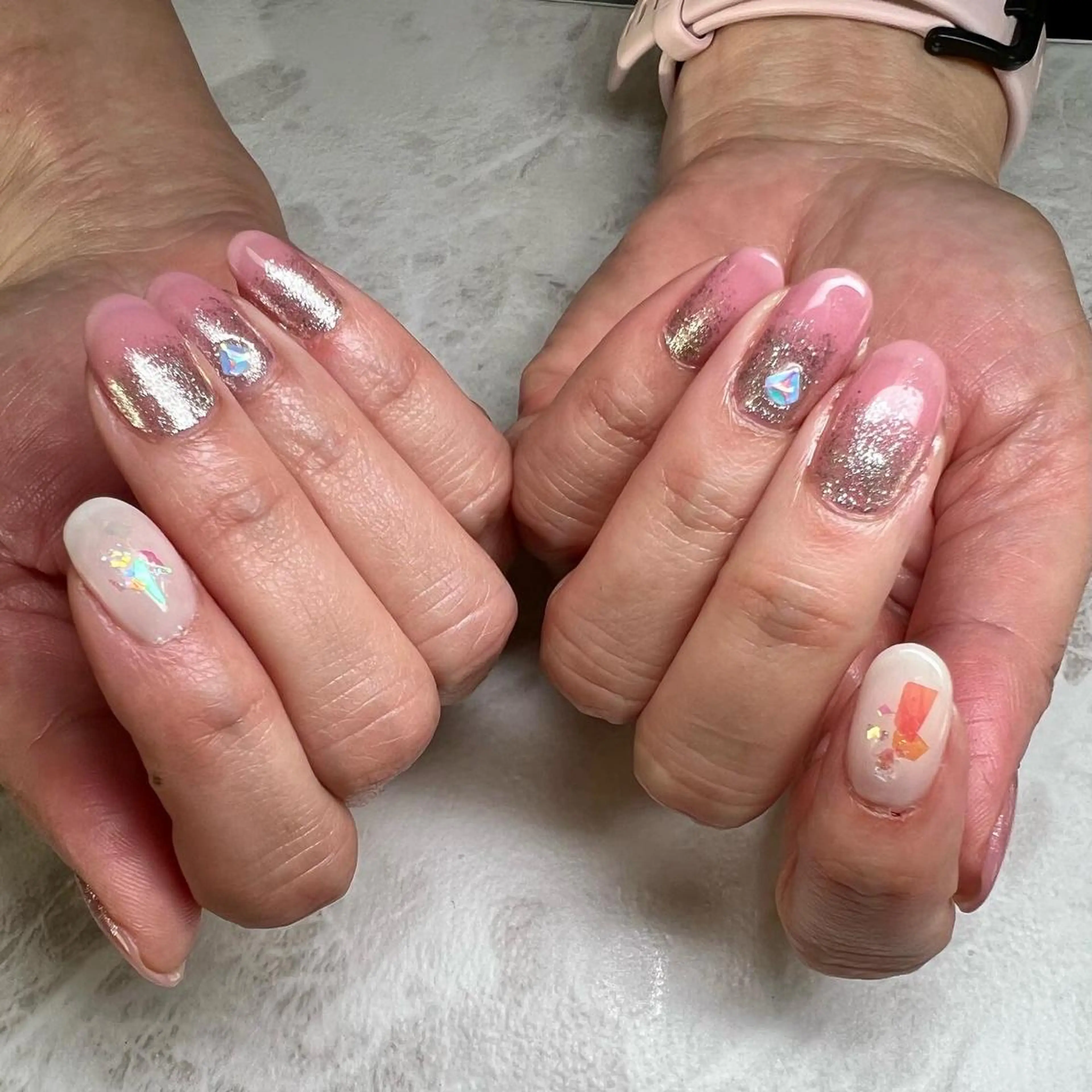 ネイル グラデーション ラメ(グリッター) ラメグラデーション nailsalon Tree Topの眉毛・アイブロウイメージ