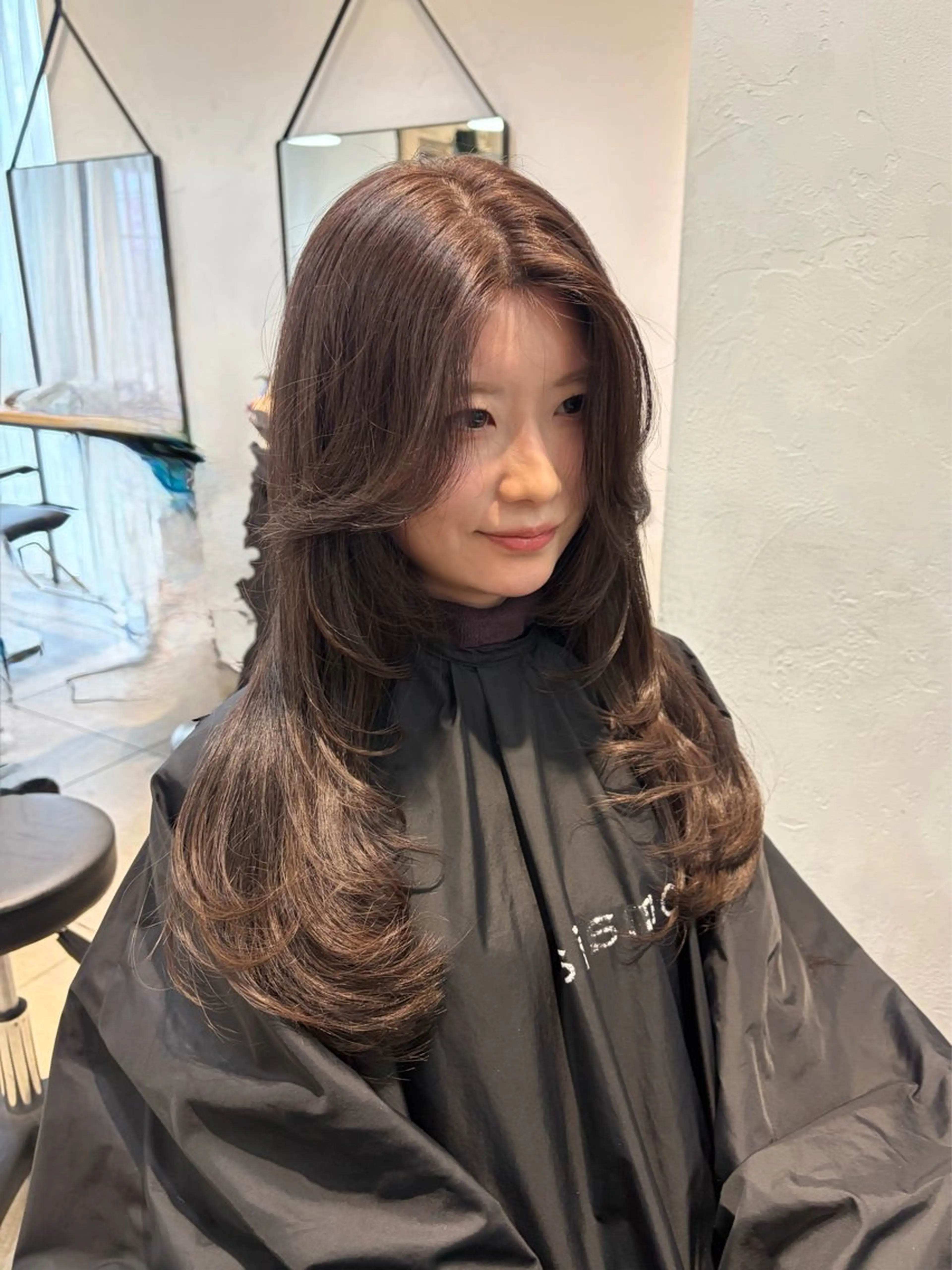 ロング カラー ミルクティー× グレージュMOMOのヘアスタイル
