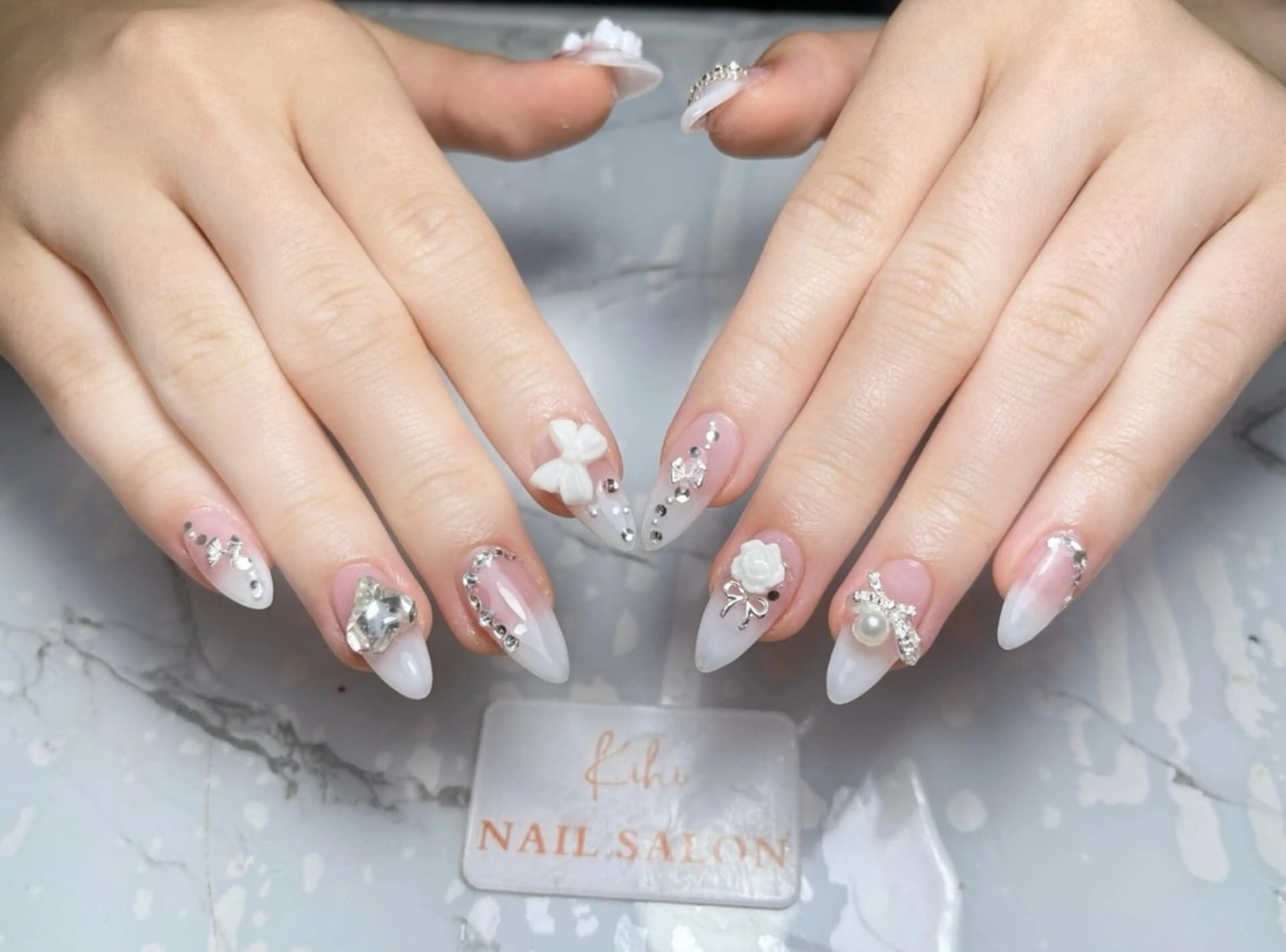 ネイル チークネイル フレンチネイル ジェルネイル グラデーション 韓国ネイル ハンドネイル 清水 ユナのネイルデザイン