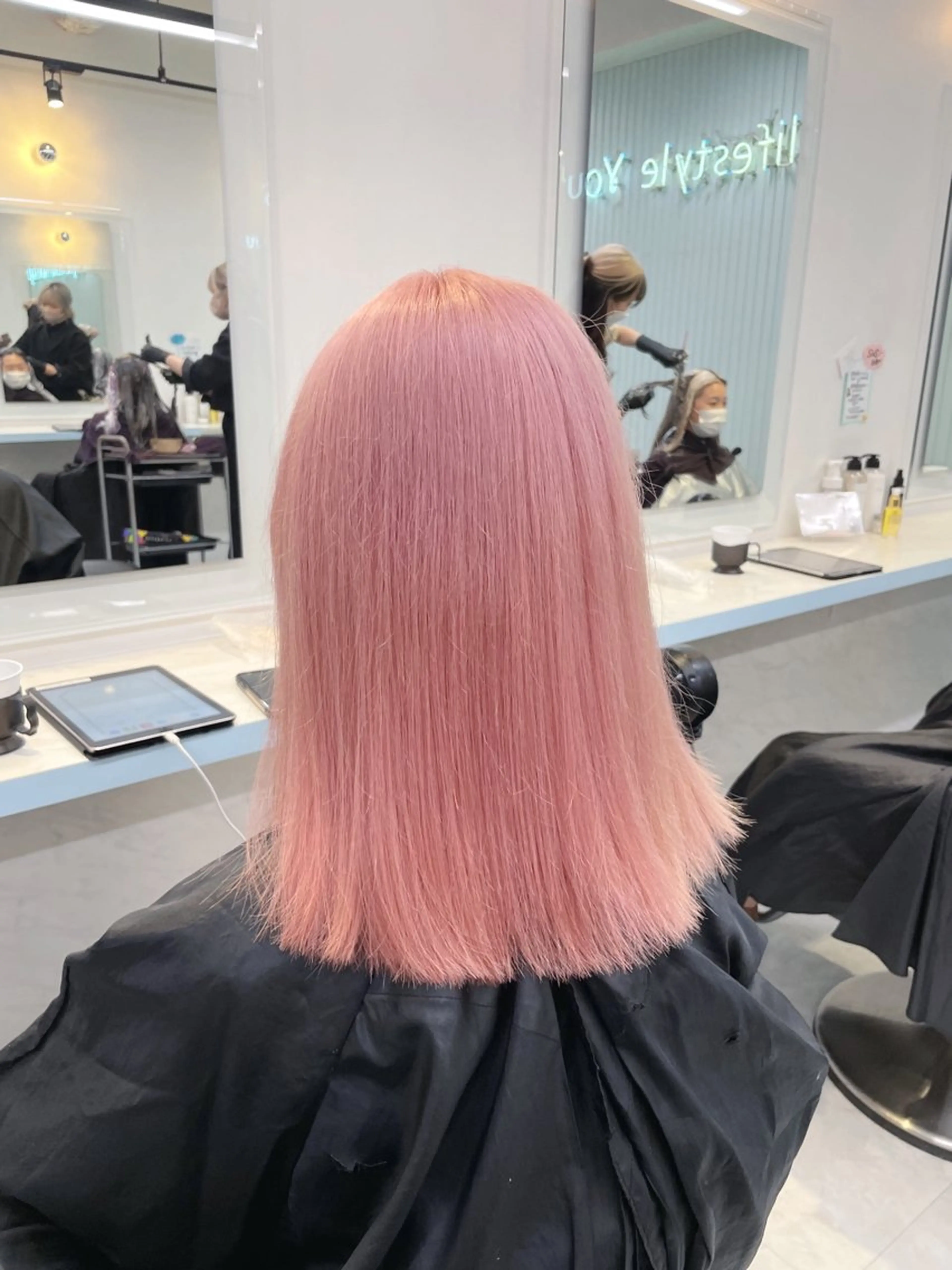 ミディアム ブリーチ✖️ 縮毛LANDのヘアスタイル