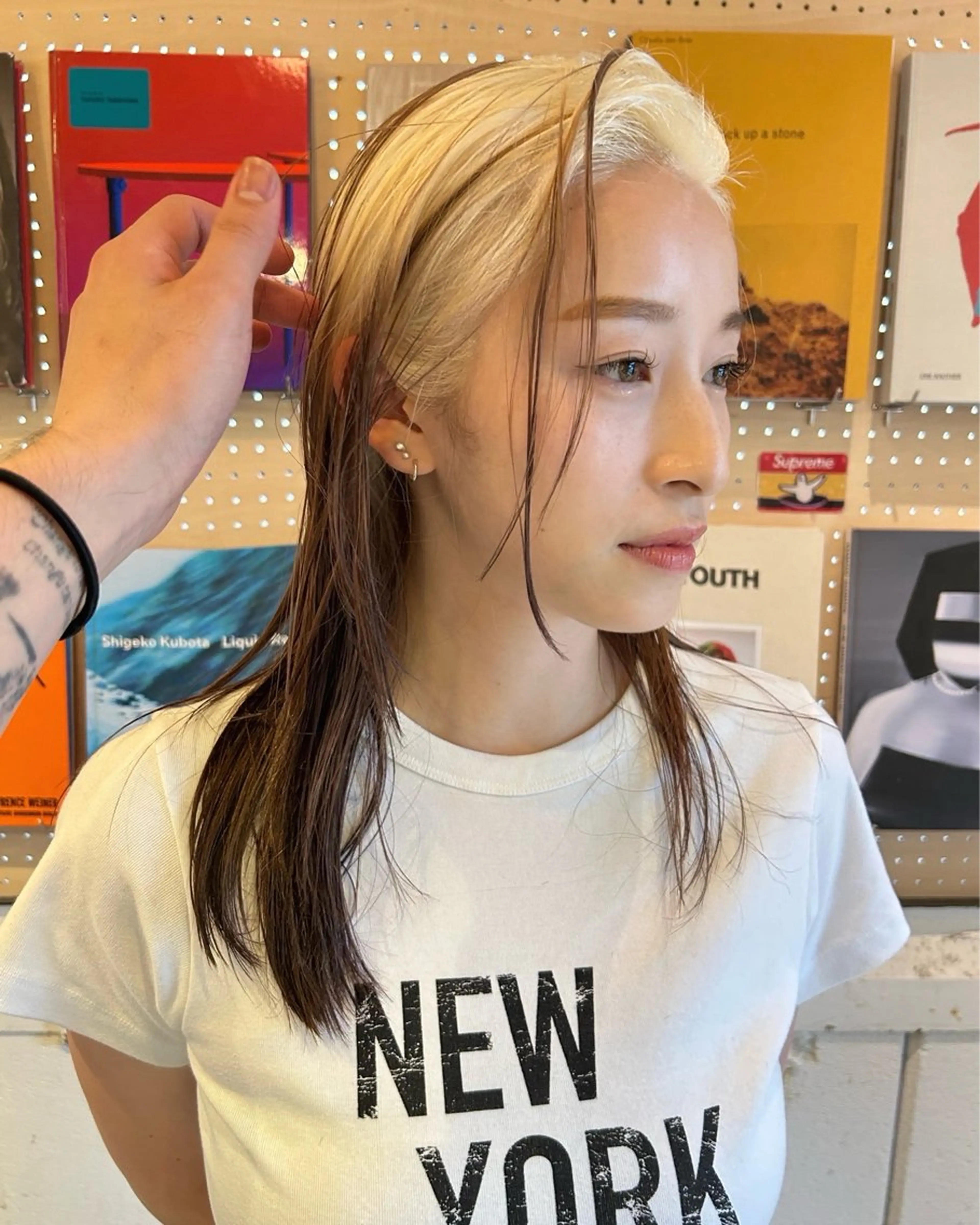 セミロング カラー ブリーチ ケアブリーチ カット ヘアカラー トリートメント Loom.所属・村上雅人 ナチュラルモードのヘアスタイル