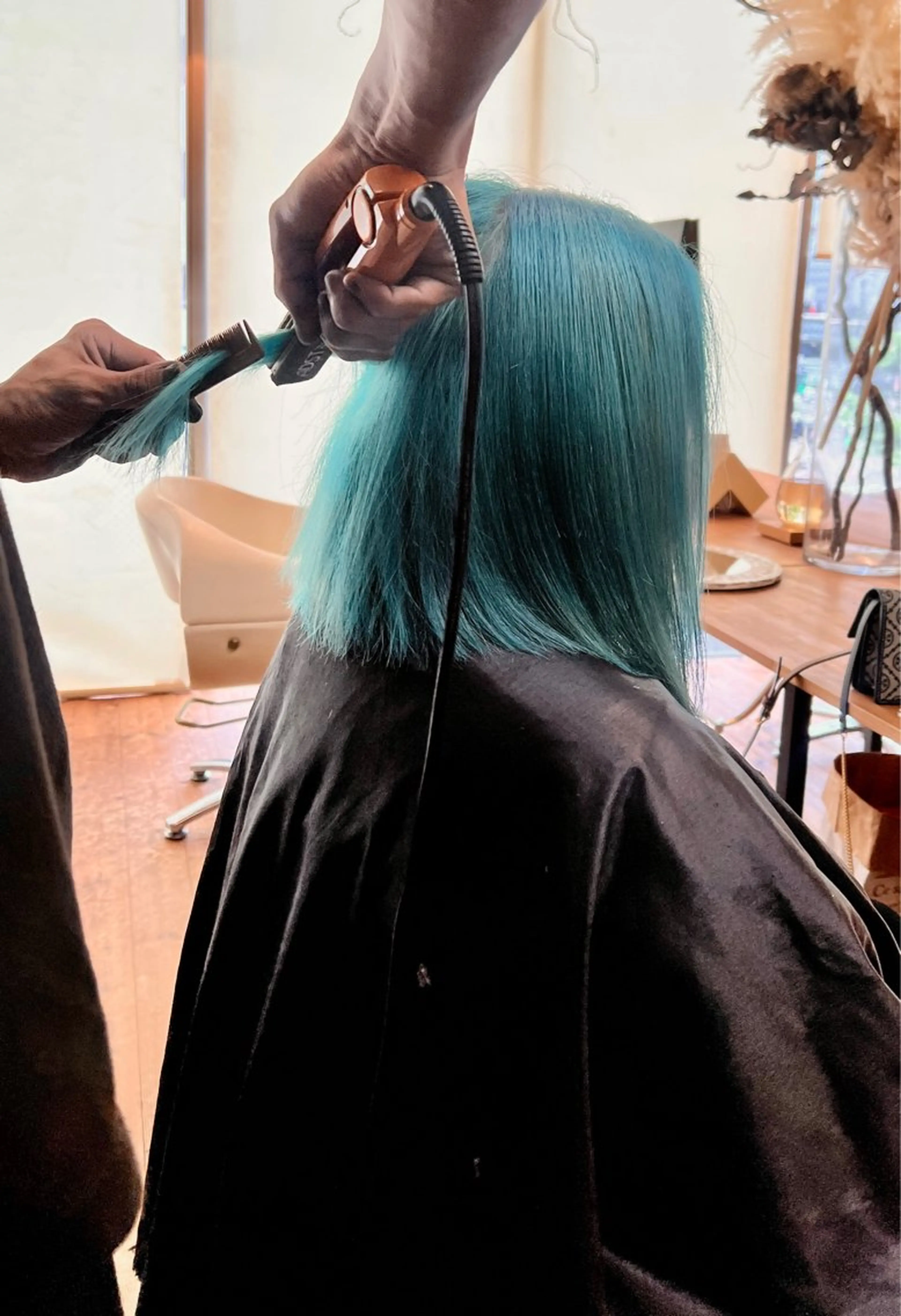 ミディアム カラー ブリーチ ボブ ヘアカラー 両国駅徒歩1分⭐️ アイロン仕上げのヘアスタイル