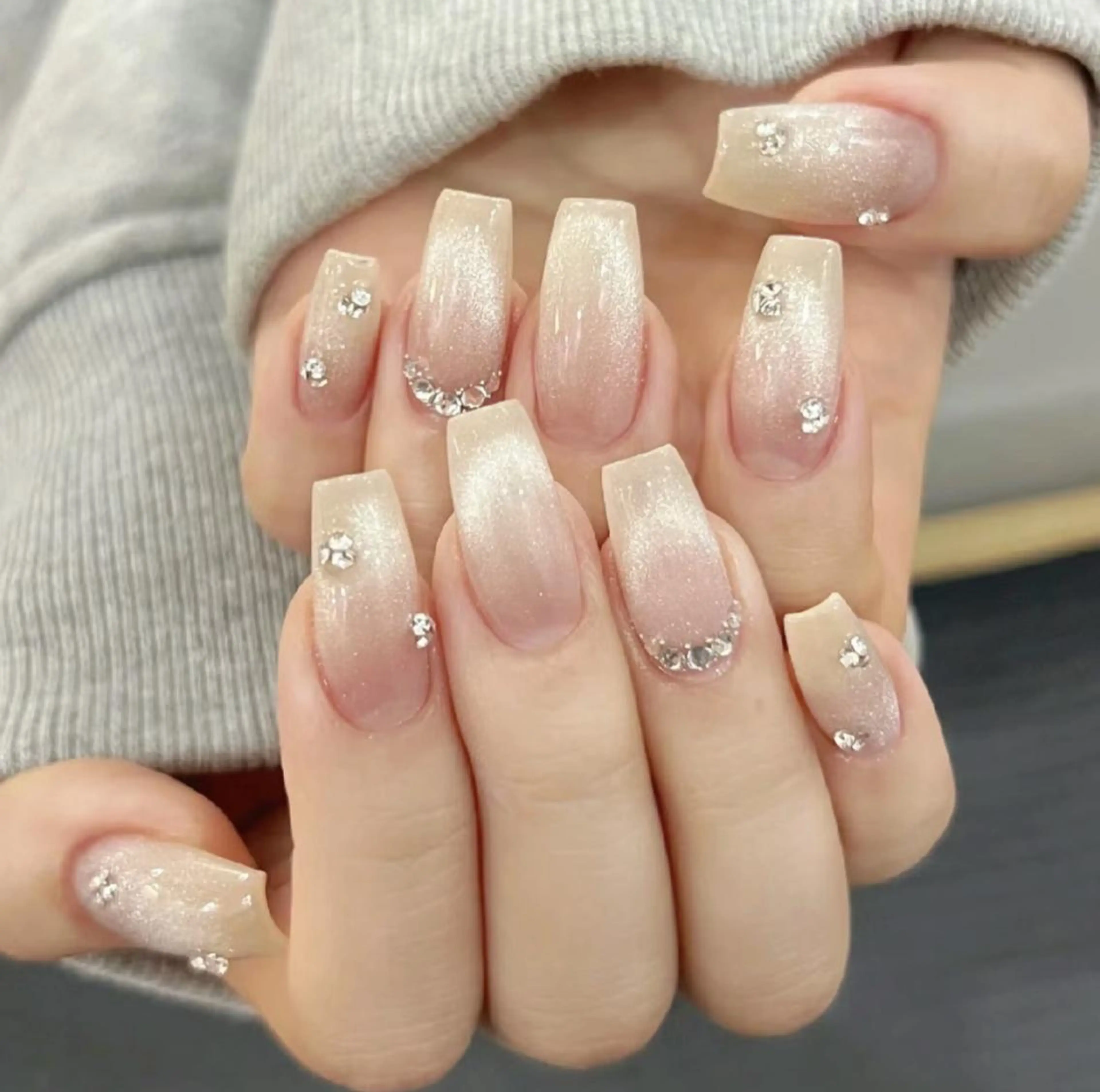 ネイル アートネイル 長さ出し ネイルチップ Queens マオのネイルデザイン