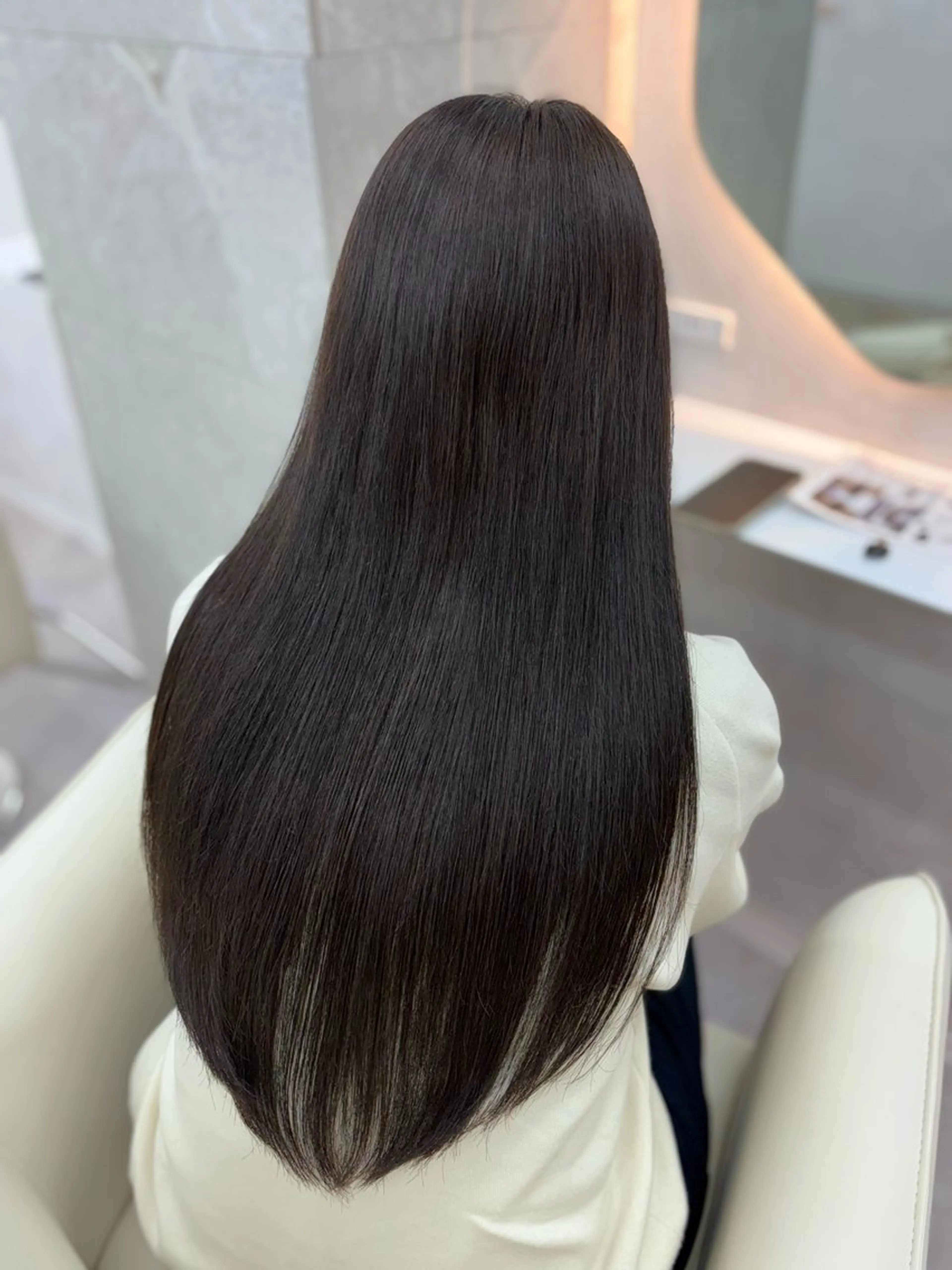 ロング アッシュ アッシュグレー KAMIHIRA RINAのヘアスタイル