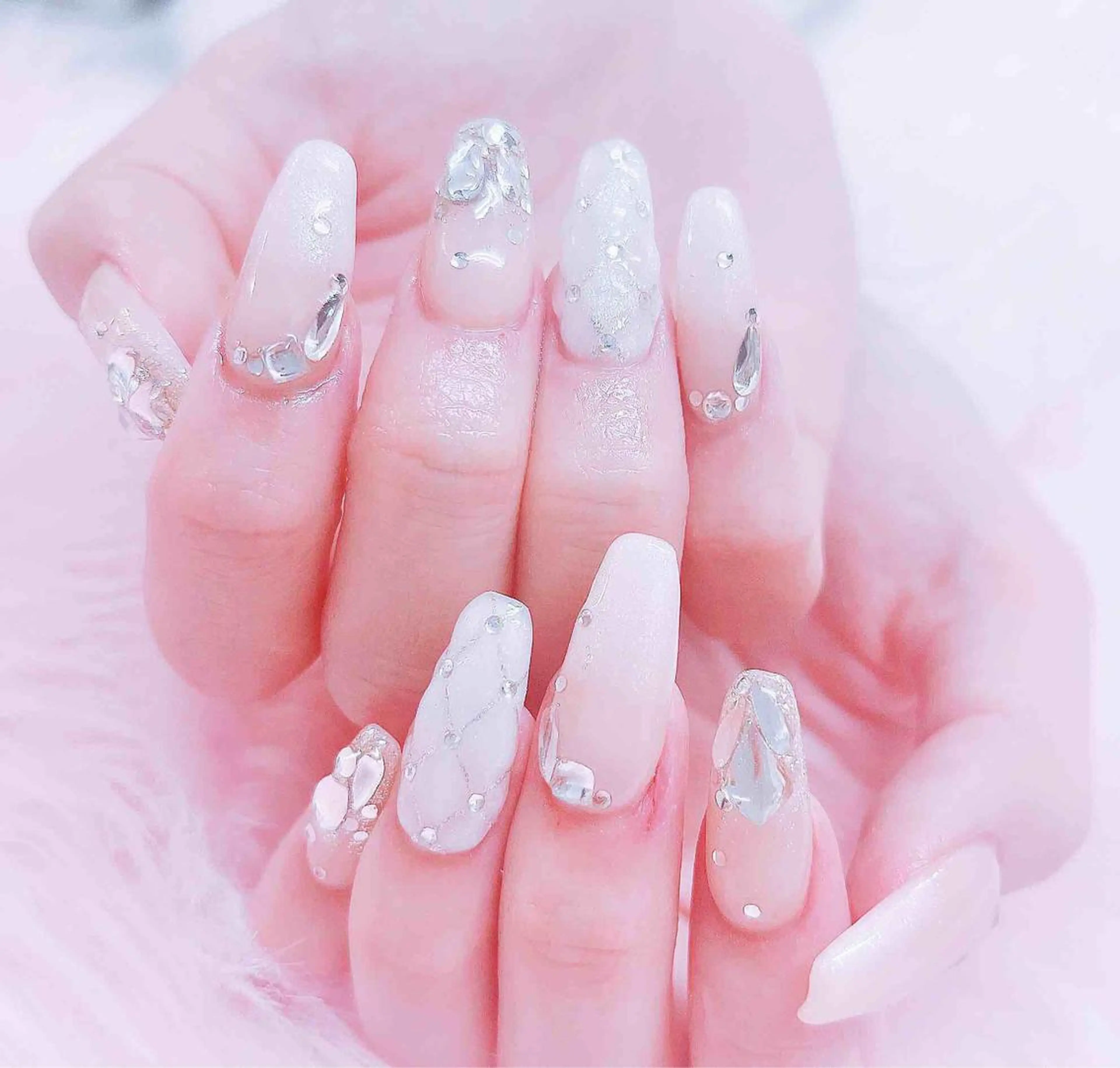 ネイル ハンドネイル MoonNail ユリ🌸のネイルデザイン