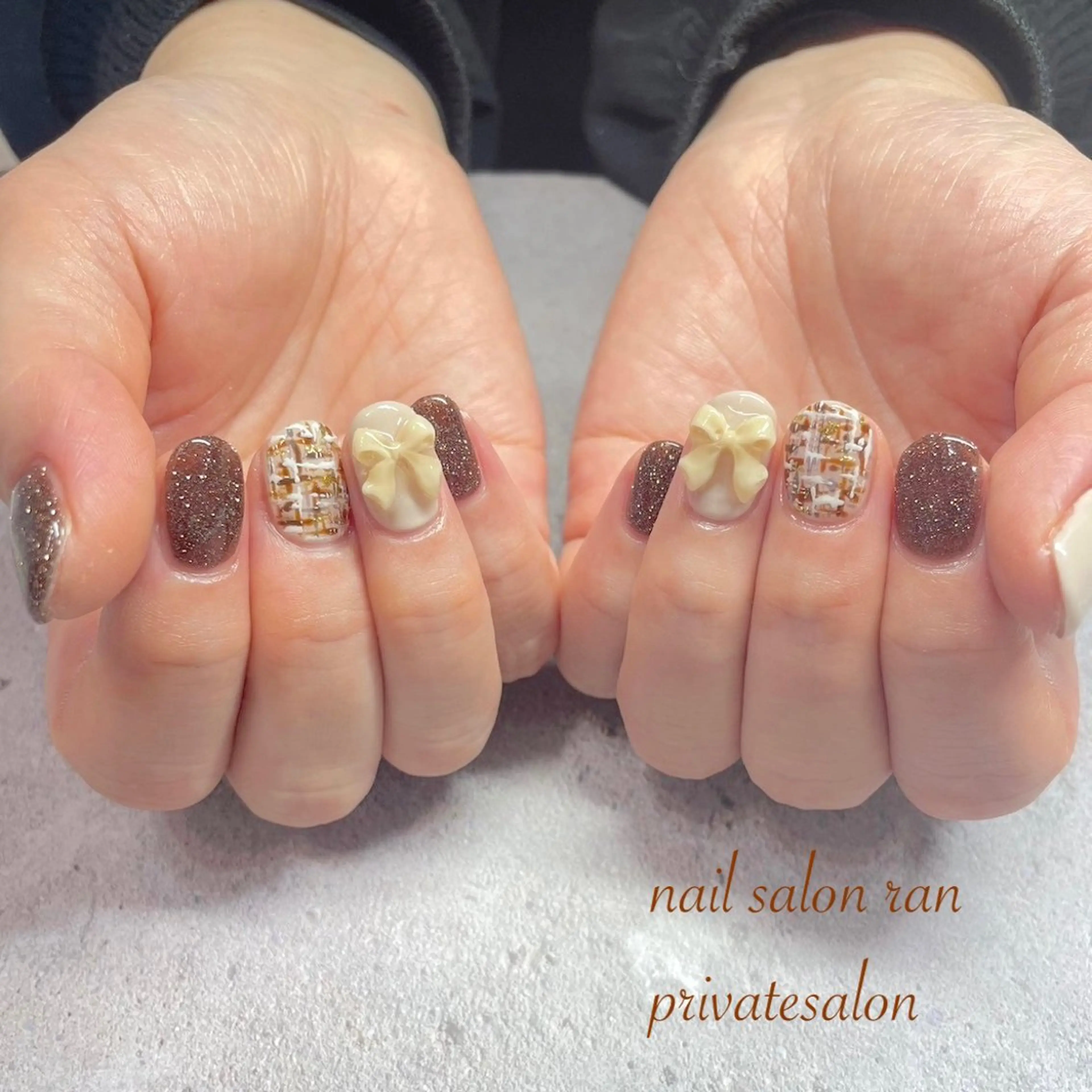 ネイル ブラウン フラッシュネイル リボン ツイードネイル ハンドネイル ハンドケア nailsalon ranのネイルデザイン