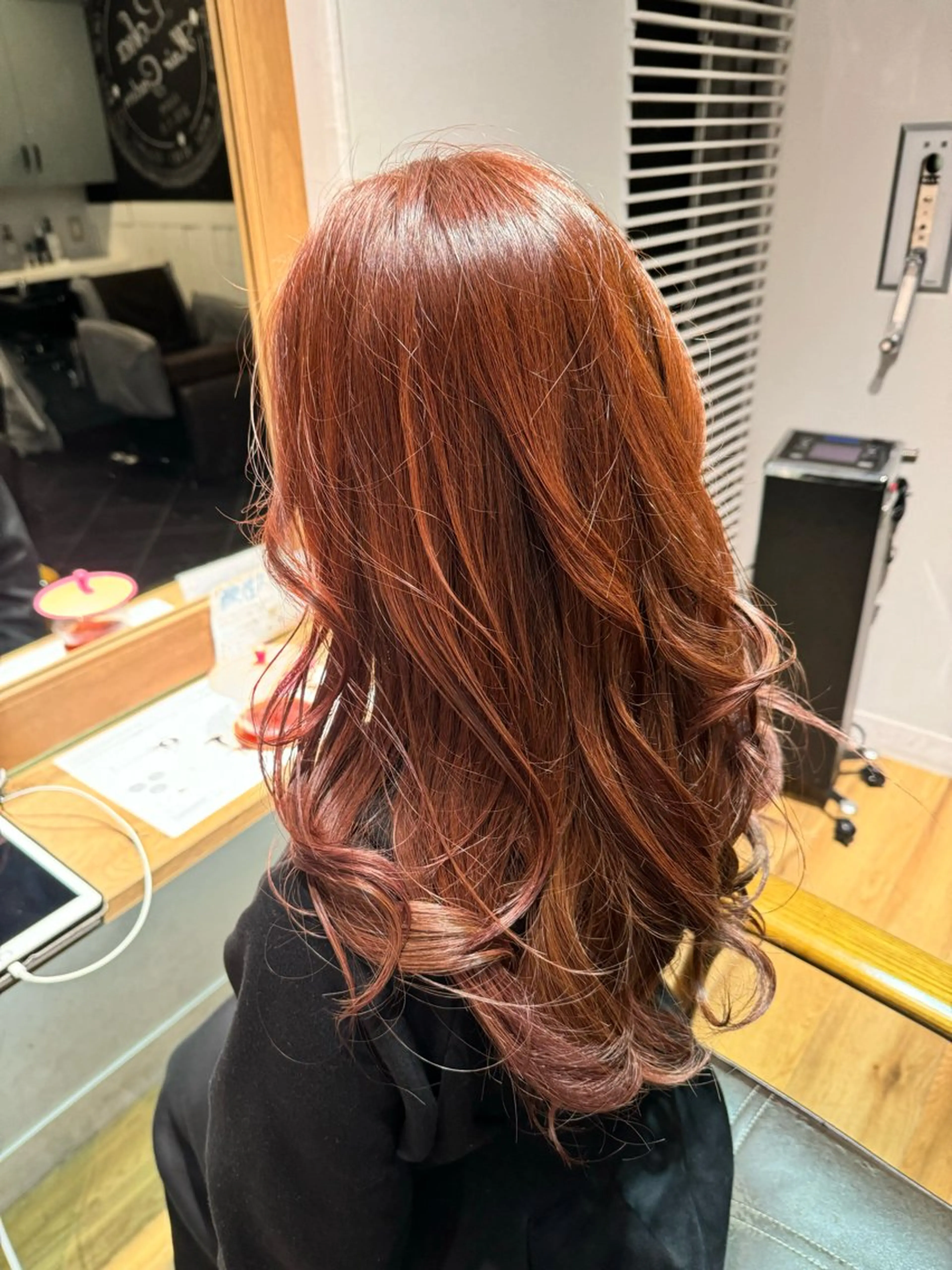 ロング カラー レッドカラー ヘアカラー トリートメント ツキダテ ユイのヘアスタイル