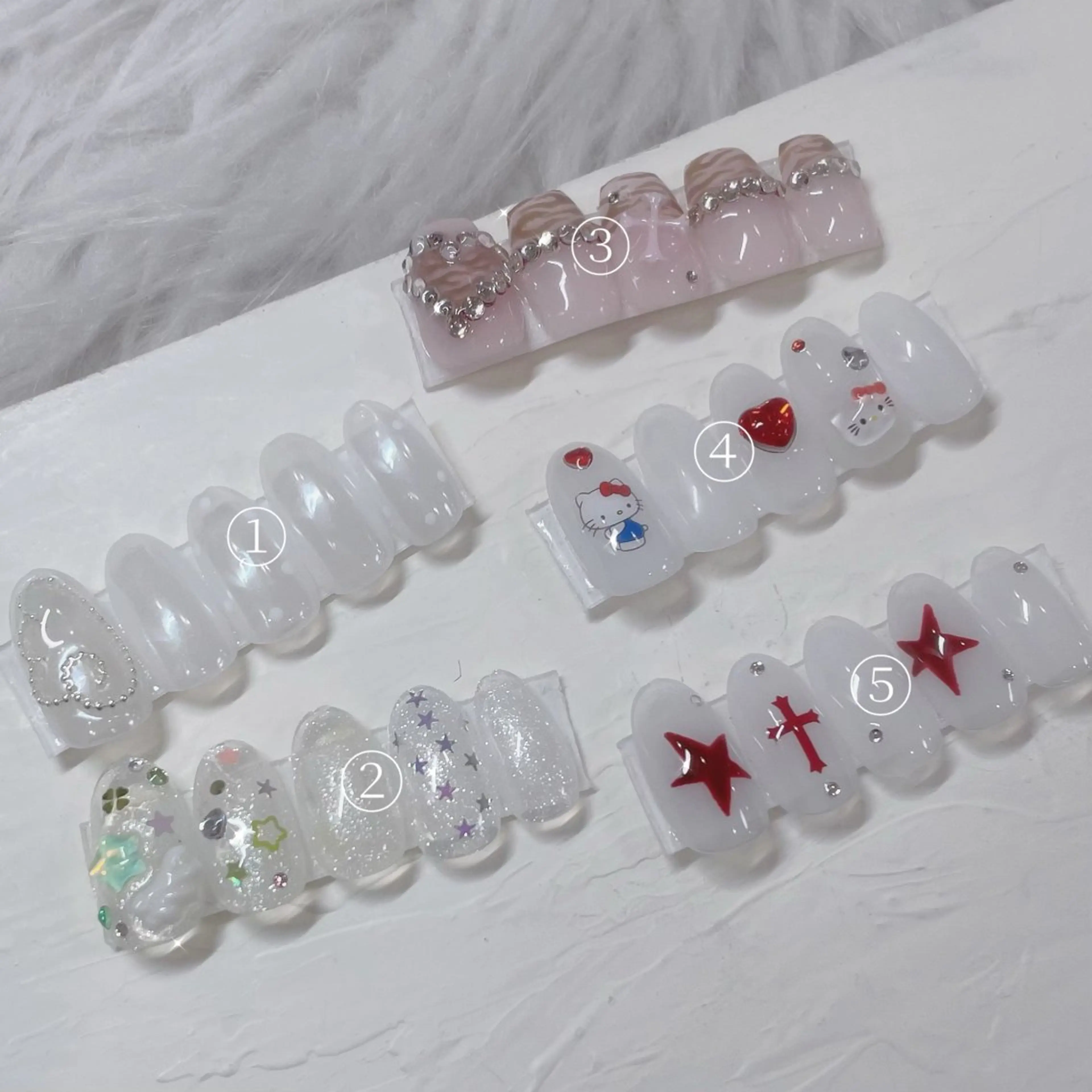 ネイル MINAMI໒꒱ Y2K、韓国ガーリーのネイルデザイン