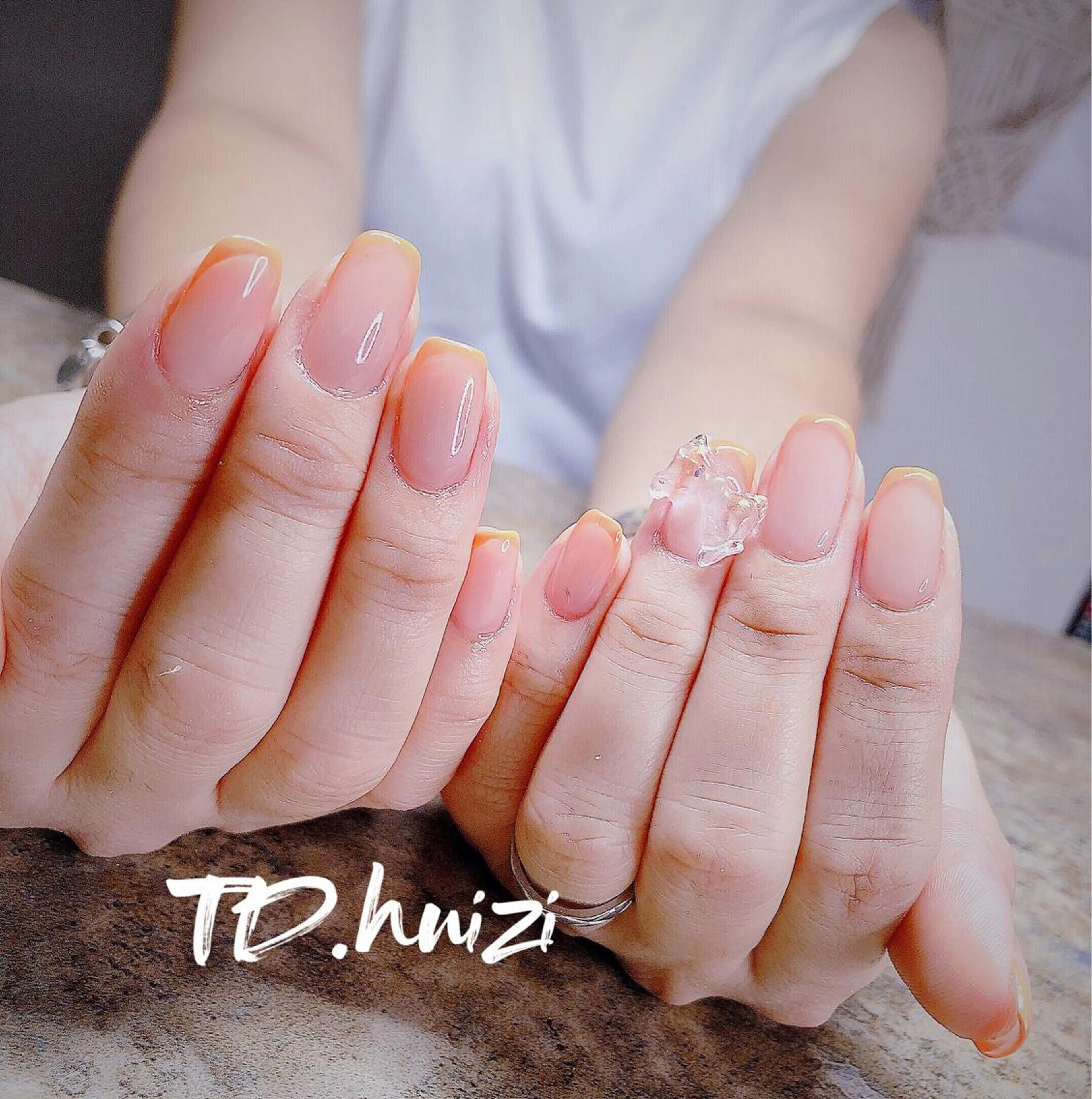 ミディアム めぐみのネイルサロン スタッフ練習のネイルデザイン