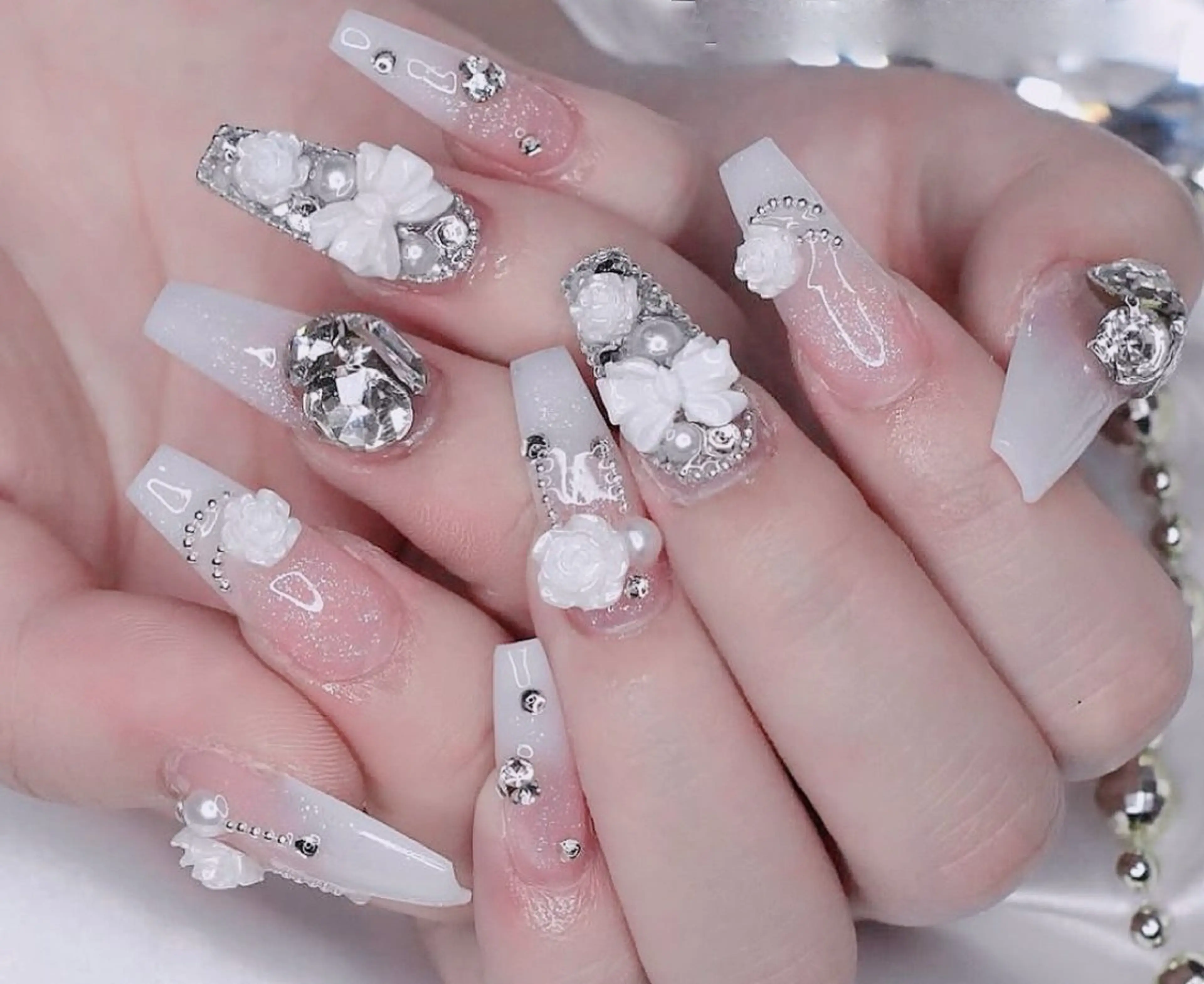 ネイル フレンチネイル ジェルネイル ガラスフレンチ ハロウィン ハート H.baby Nail Salonのネイルデザイン