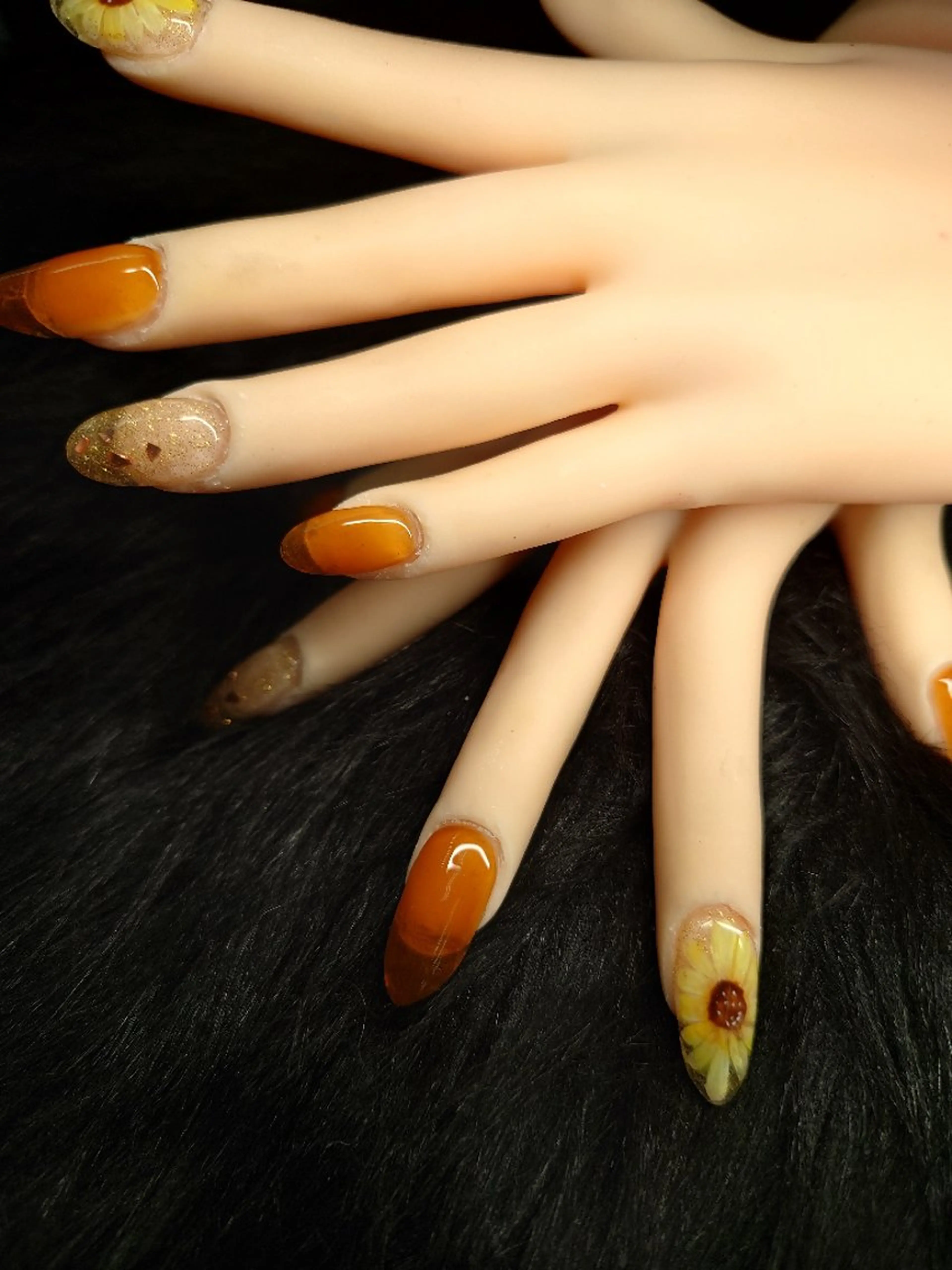 ネイル White  Se7enのネイルデザイン