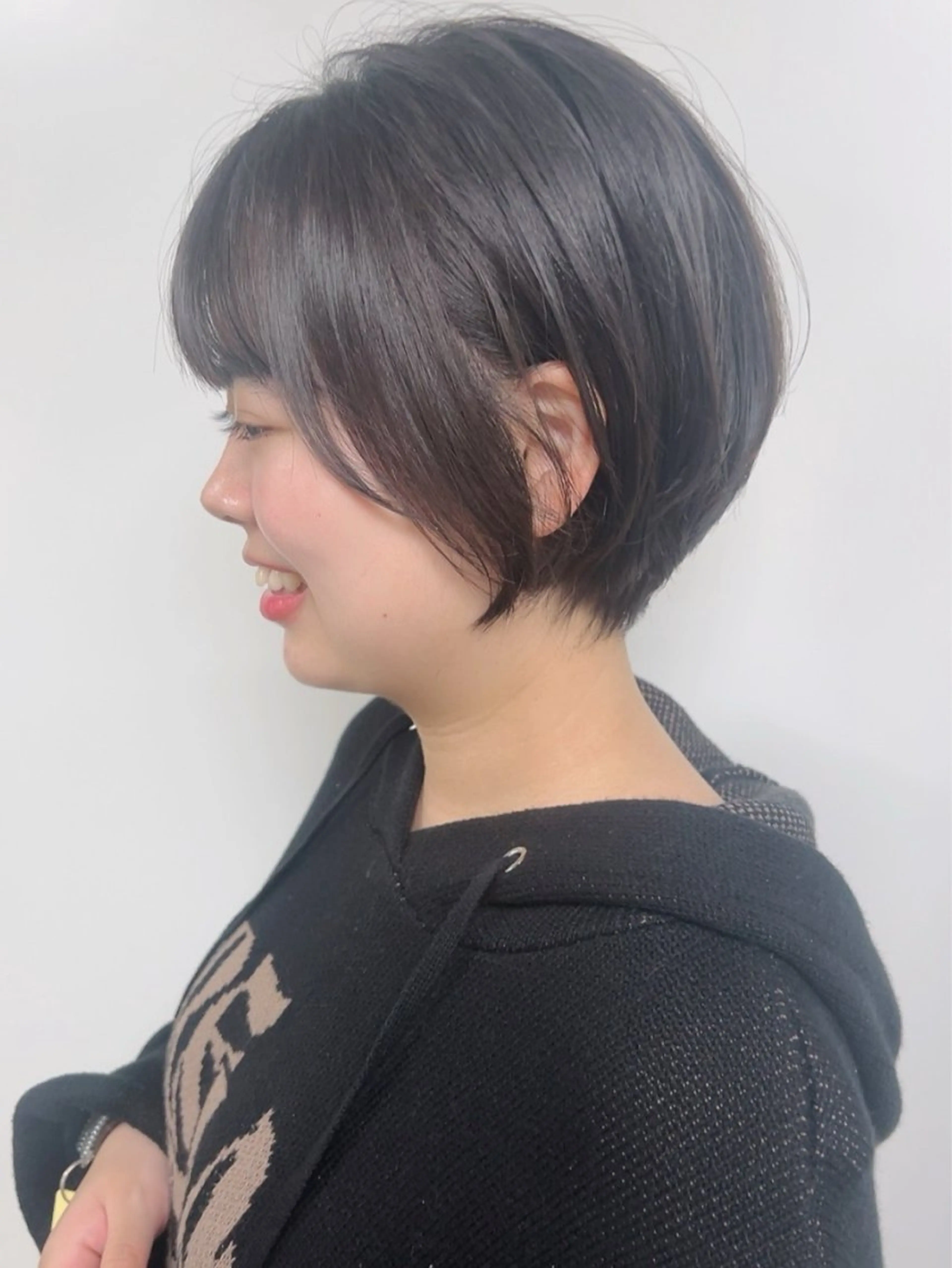 ショート 丸みショート ショートヘア 松岡彩華 ボブ /グレージュのヘアスタイル