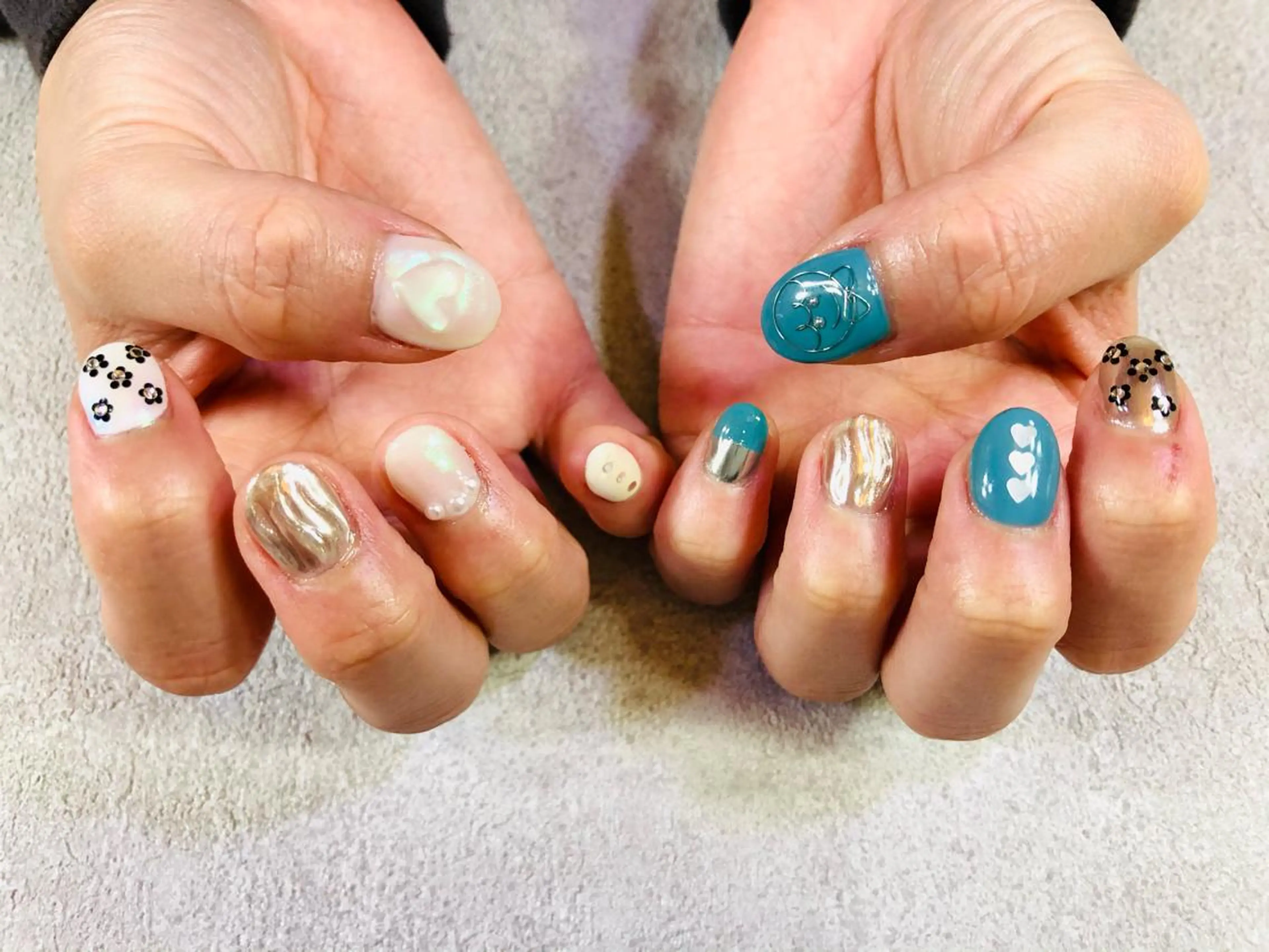 ネイル アートネイル ブルー グリーン ハート 氷ネイル・うるうるネイル ハンドネイル 🌿Nnail🌿 プライベートサロンのネイルデザイン