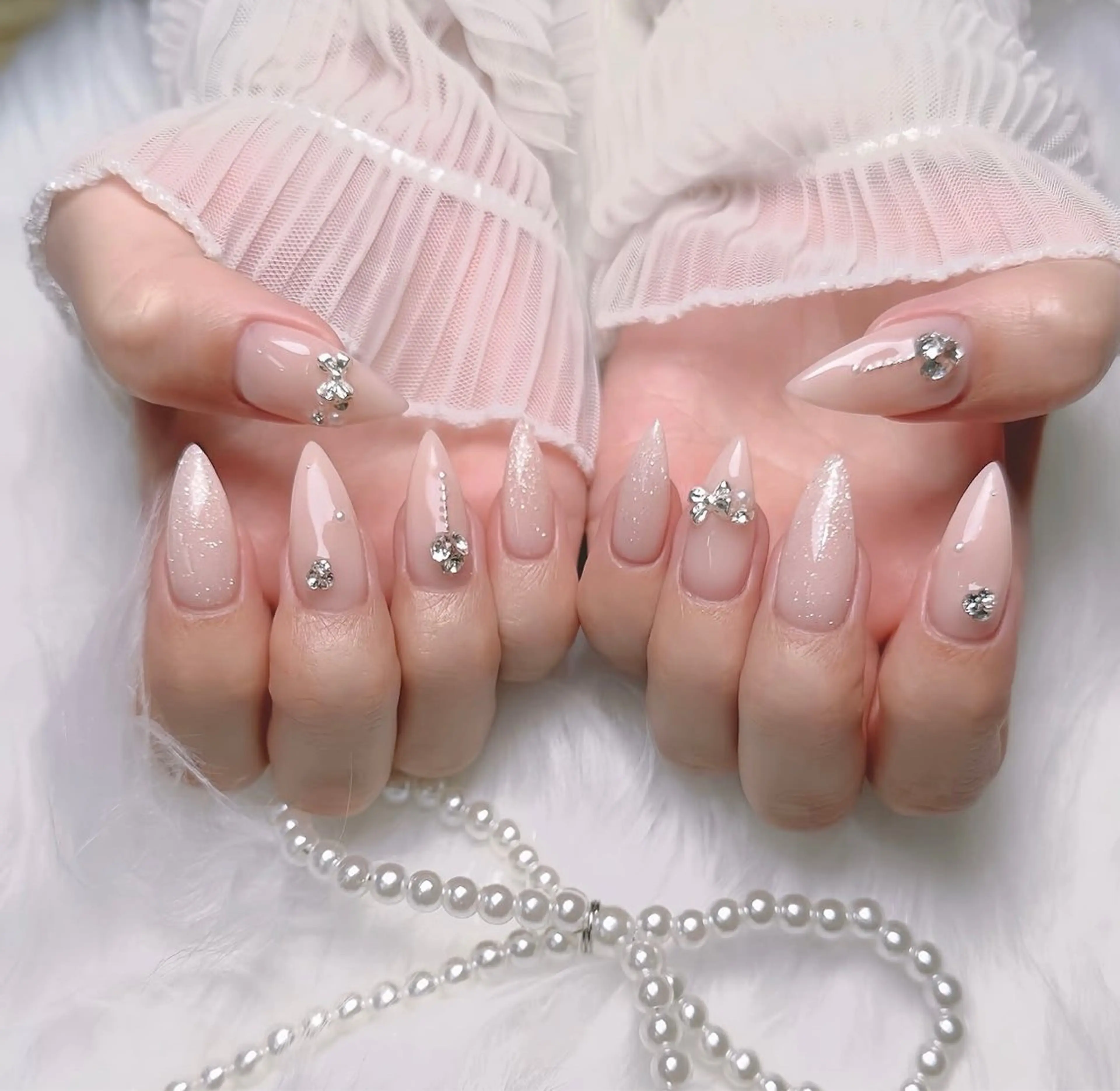 ミディアム 韓国風ヘア ハンドネイル Aila Nail HanChanのネイルデザイン