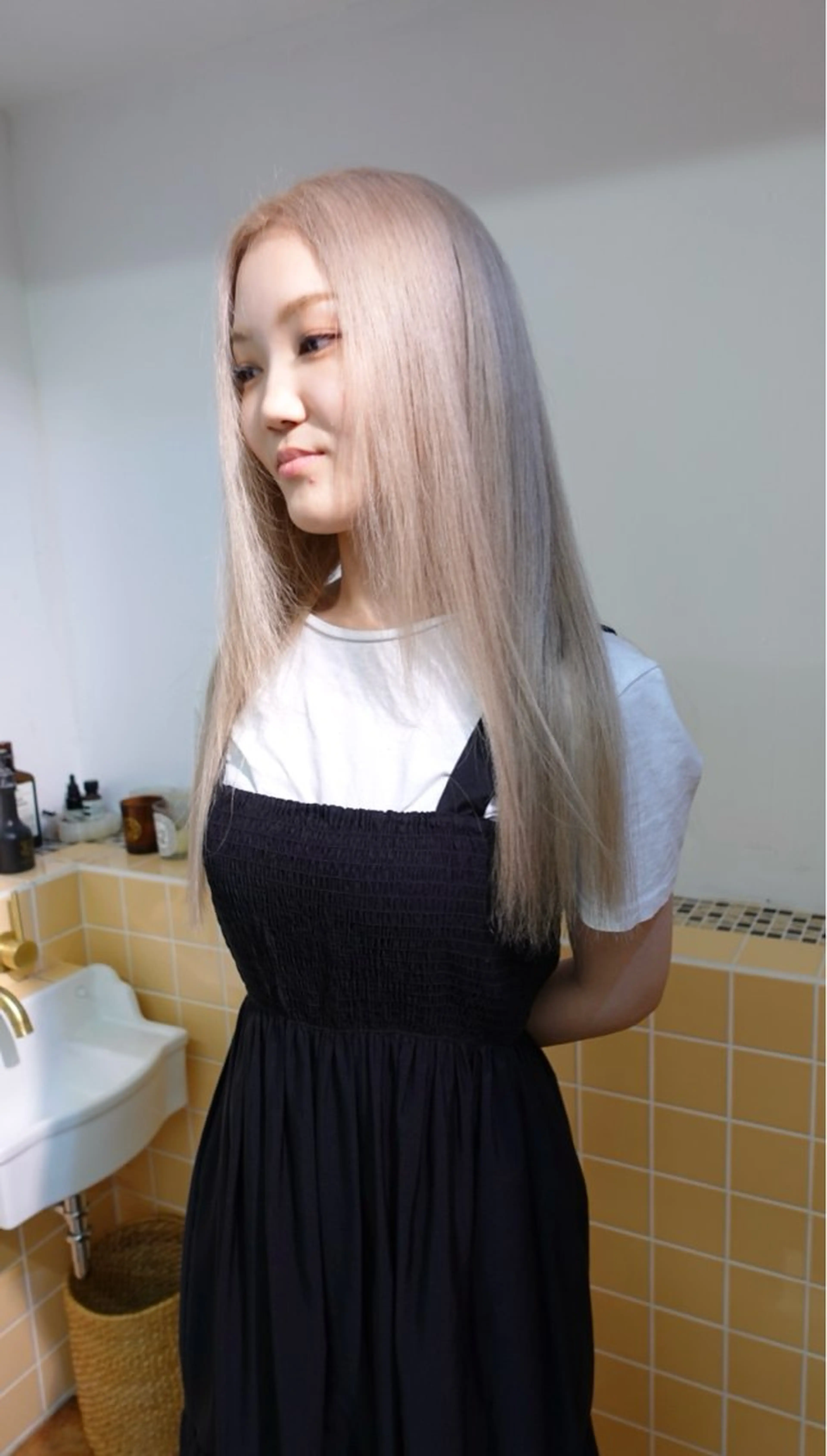 ロング カラー nishido ハイライト/パーマのヘアスタイル