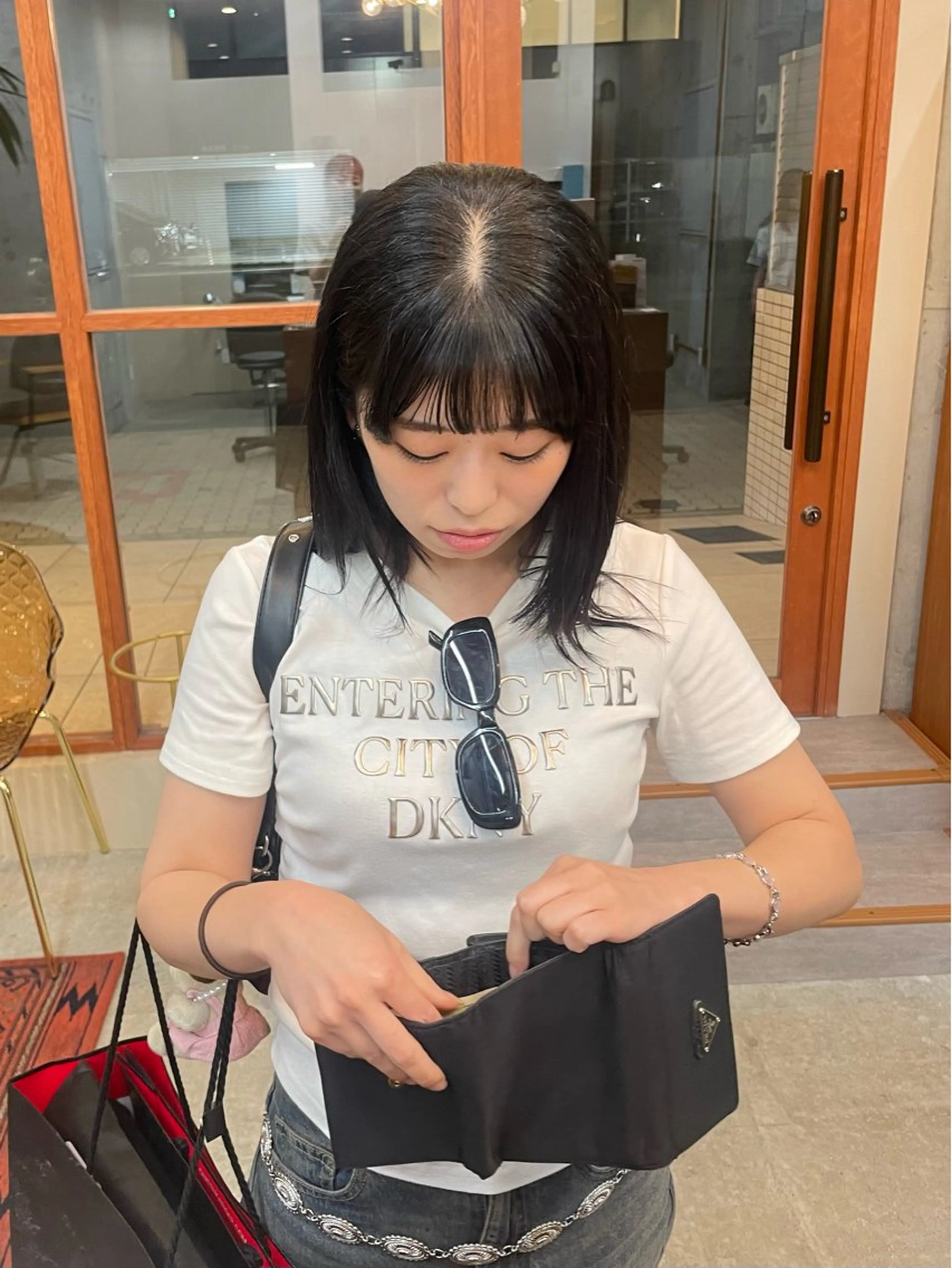 ミディアム カリン/ カット・ブリーチのヘアスタイル