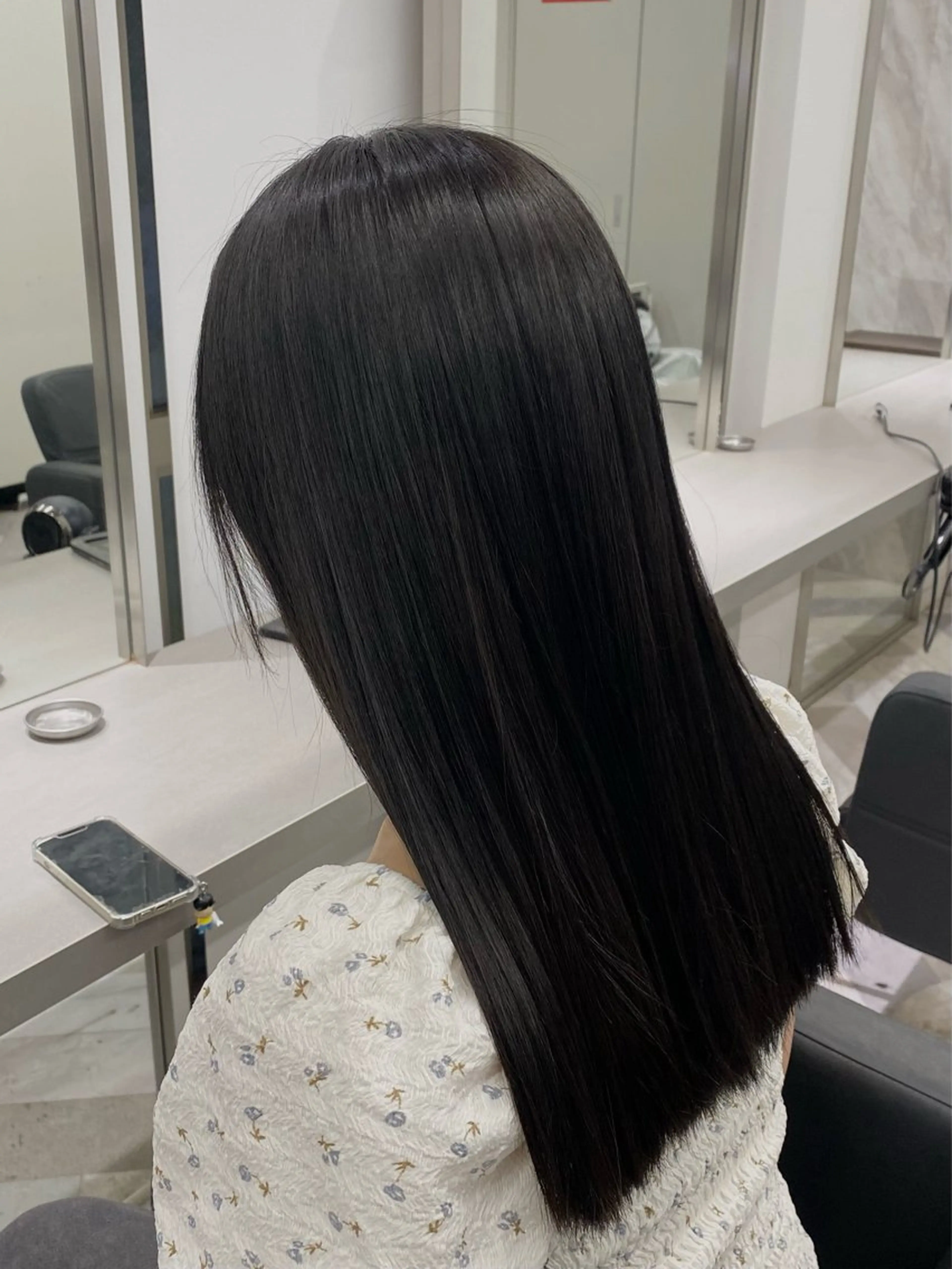 カラー 黒髪 towa / EIGHTのヘアスタイル