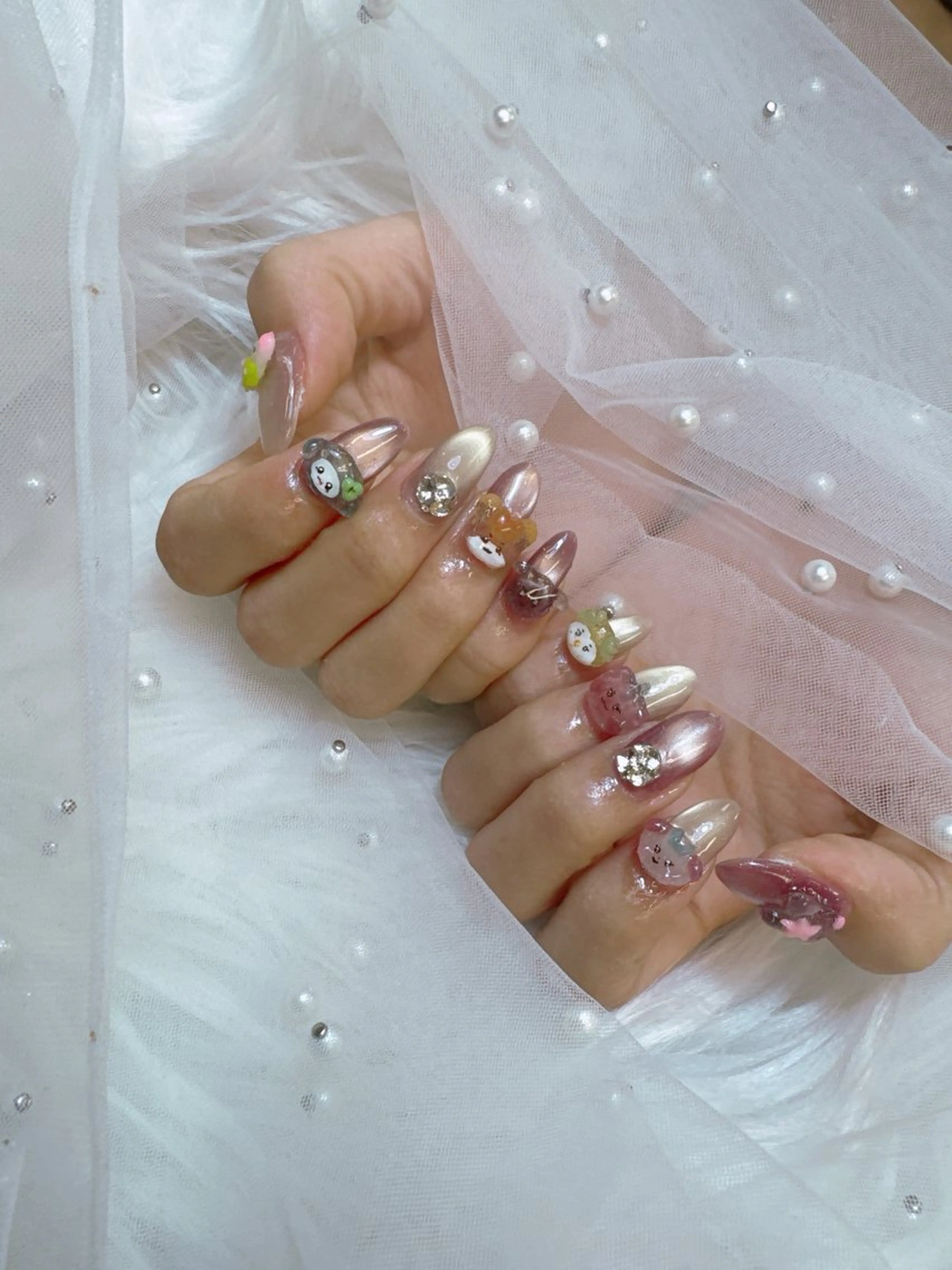 ネイル 成人式 フレンチネイル ジェルネイル ガラスフレンチ キラキラネイル ハンドネイル Queeens nailのネイルデザイン