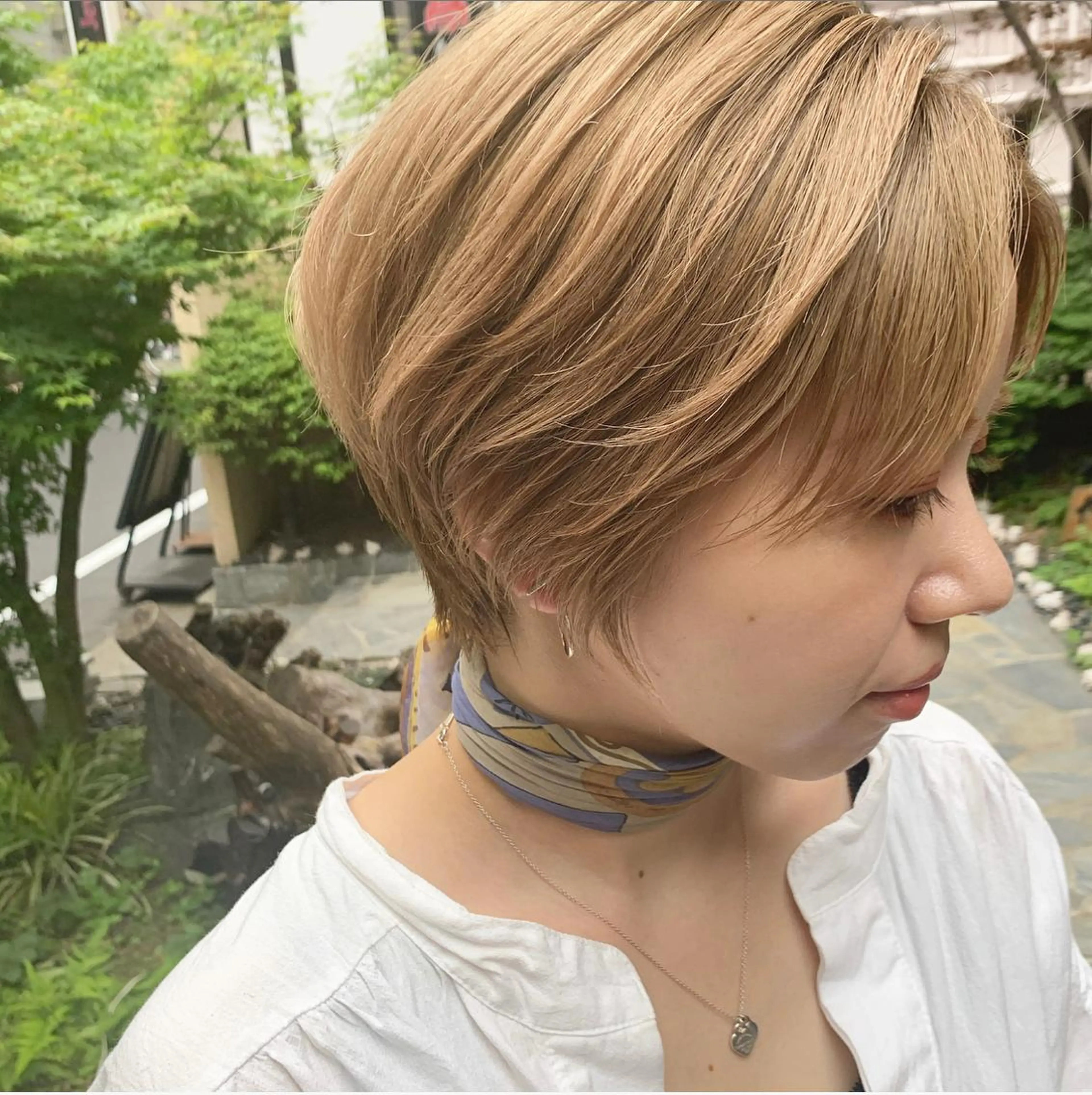 ショート カラー バレイヤージュ ハイライトカラー ハイライト レイヤーカット ショートヘア ヘアカラー circus by KENJE 町田店のヘアスタイル