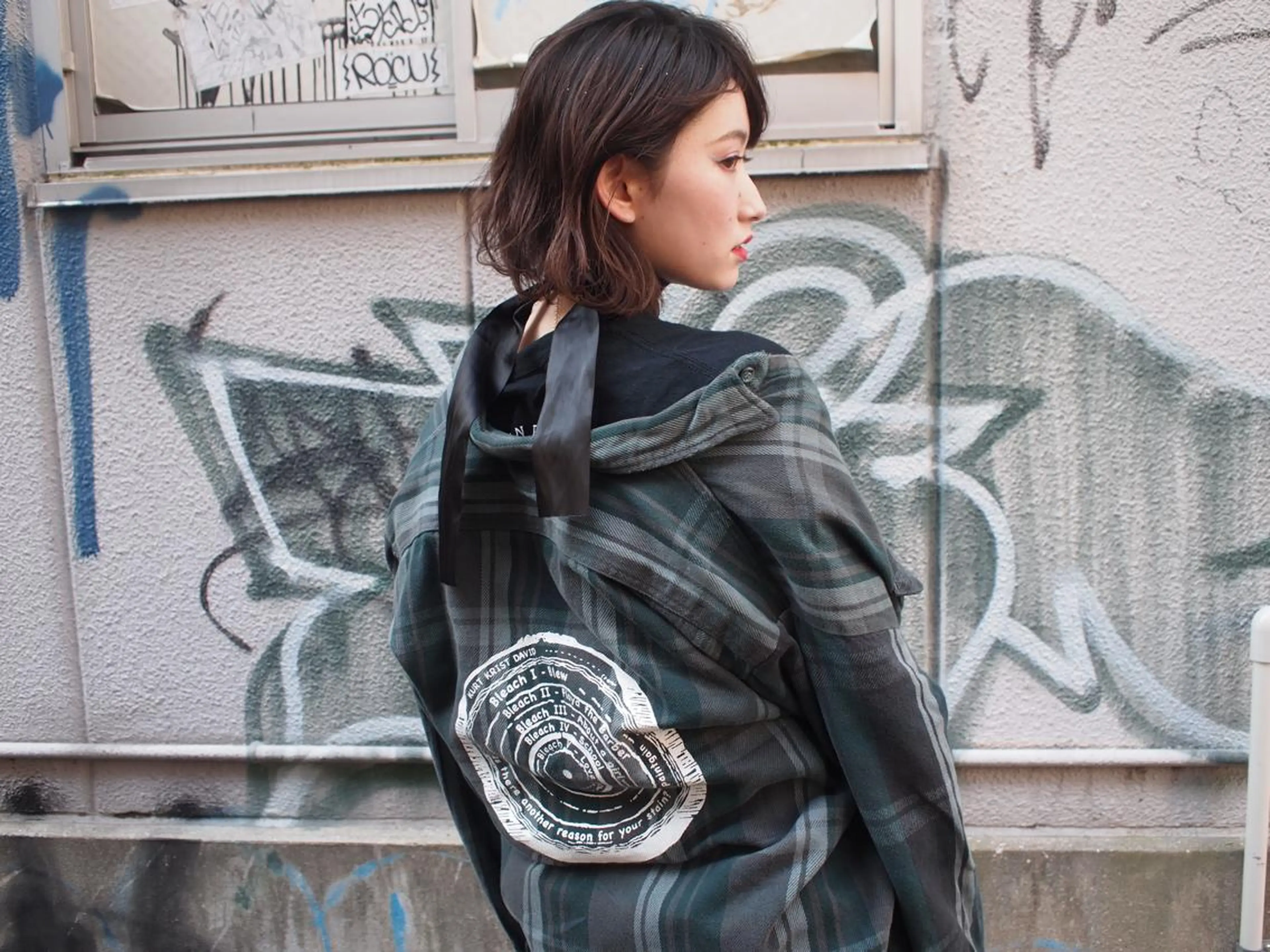 ミディアム ウルフカット／吉村 桃子のヘアスタイル