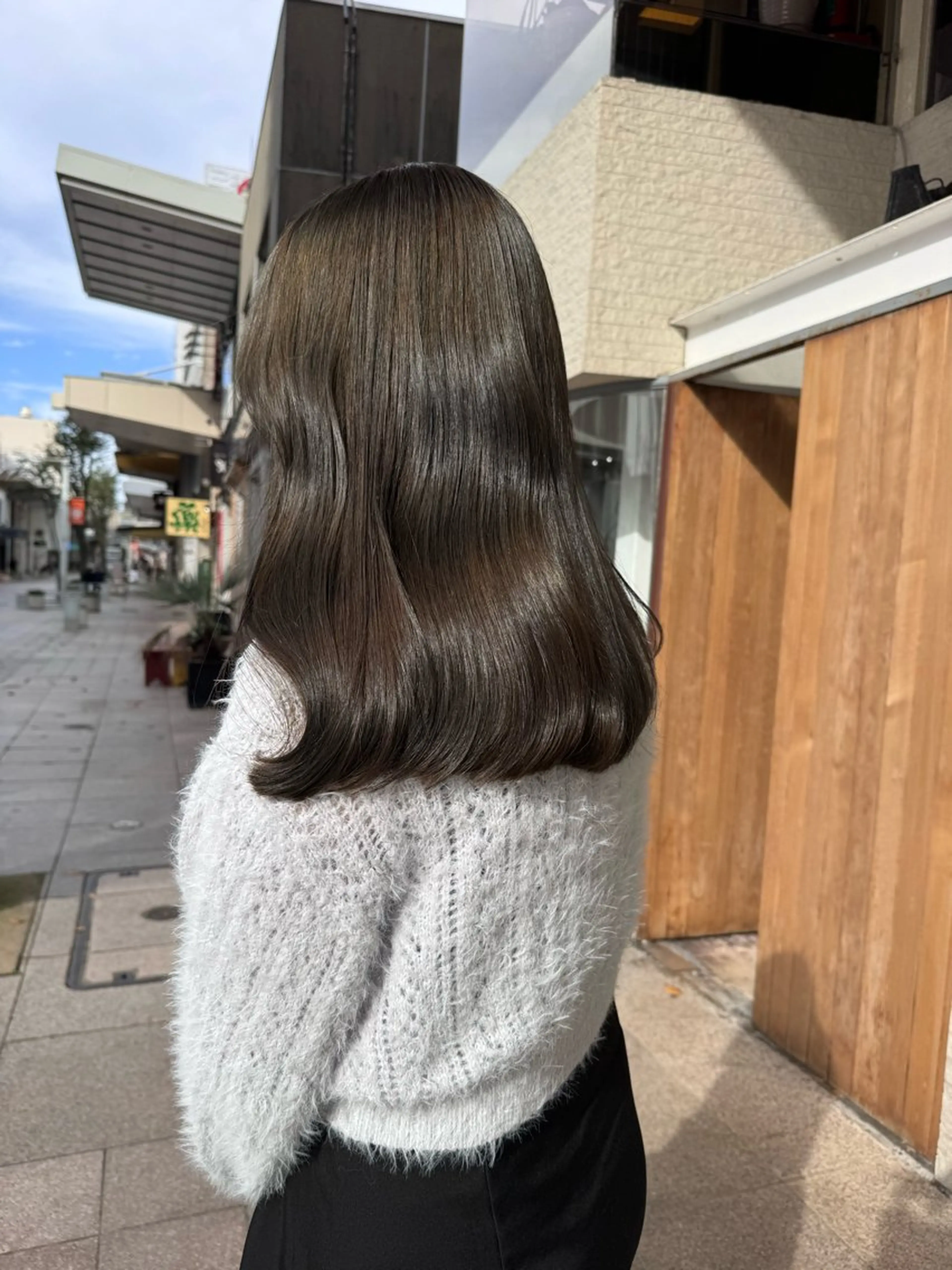 セミロング カラー ナチュラルに目を惹く デザイン/KOHNOのヘアスタイル