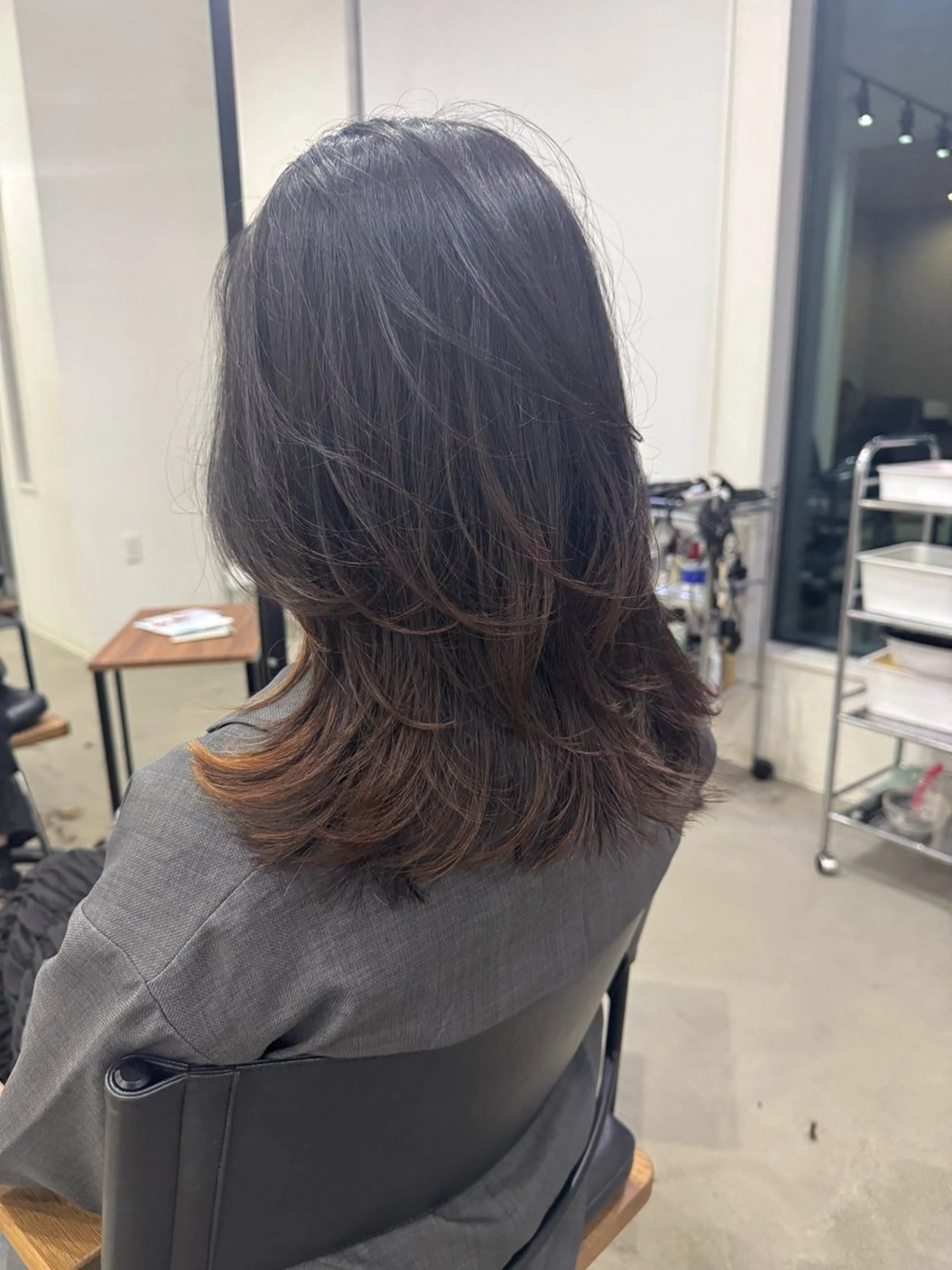 ミディアム レイヤーカット 上山 希望のヘアスタイル