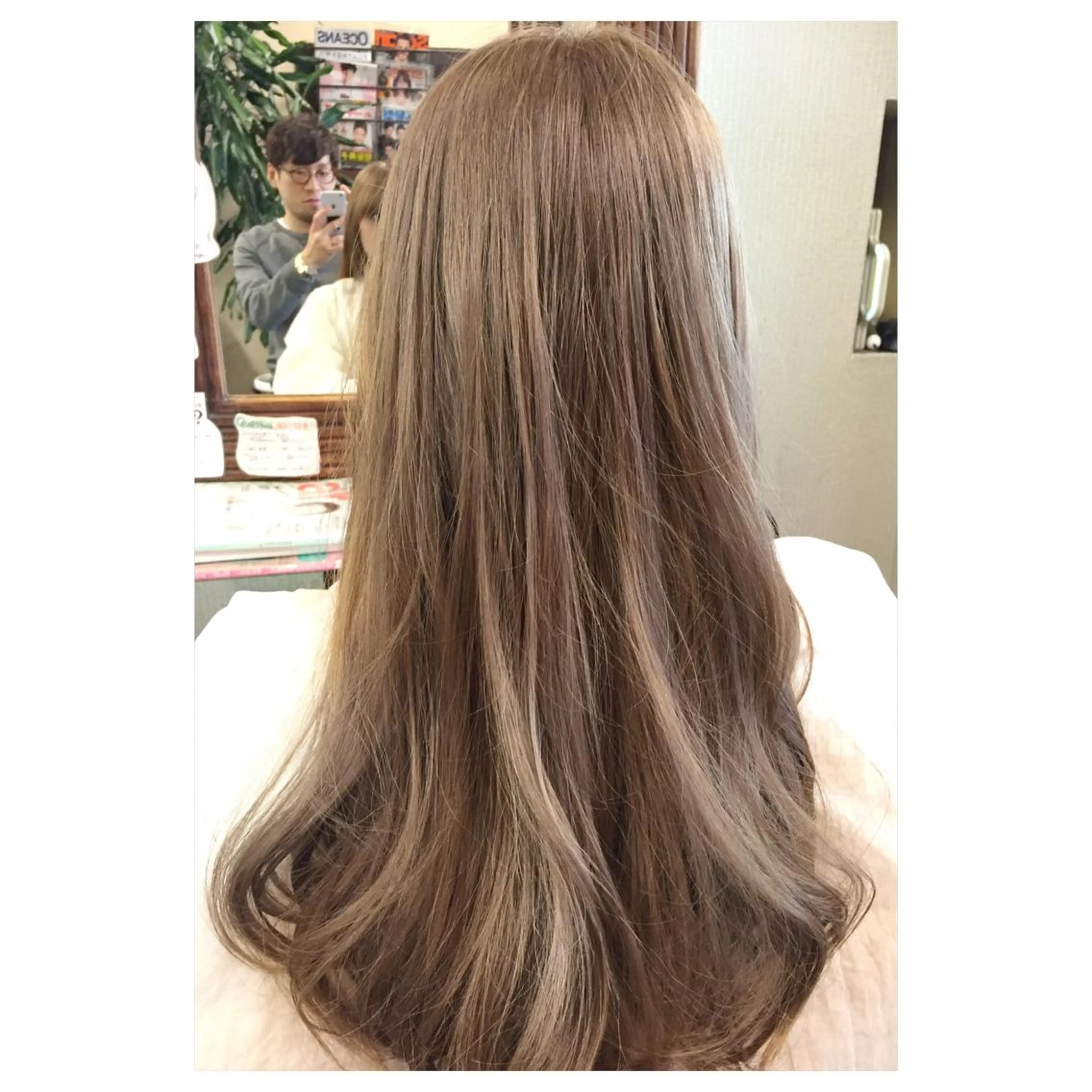 ロング カラー ベージュカラー ブリーチ ハイライトカラー ミルクティーベージュ ハイライト パーソナルカラー診断 できます　木曽　主博のヘアスタイル