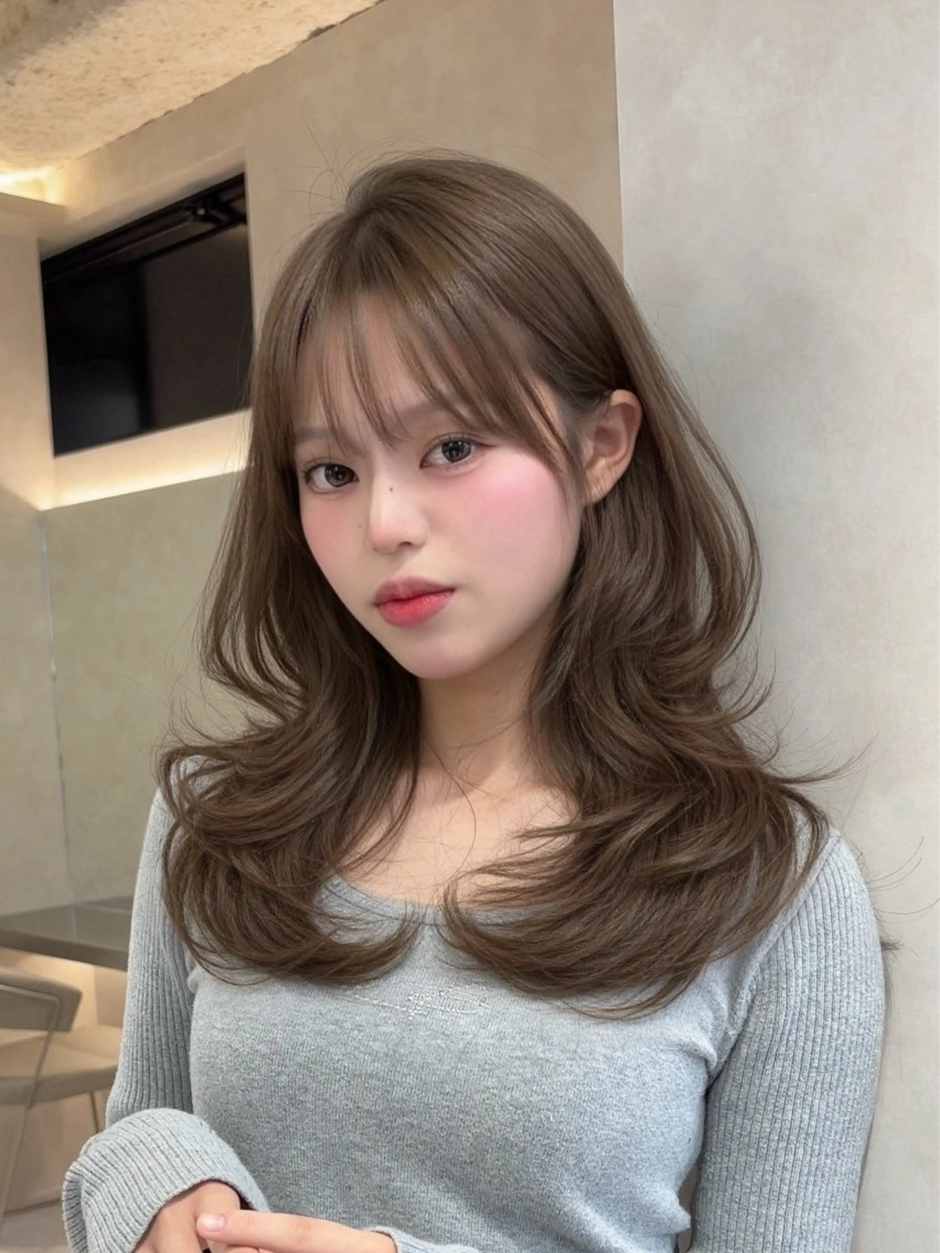 セミロング 顔まわりレイヤー 顔周りカット ハイレイヤー レイヤーカット ローレイヤー MOMOHA/ 🍑レイヤーカットのヘアスタイル